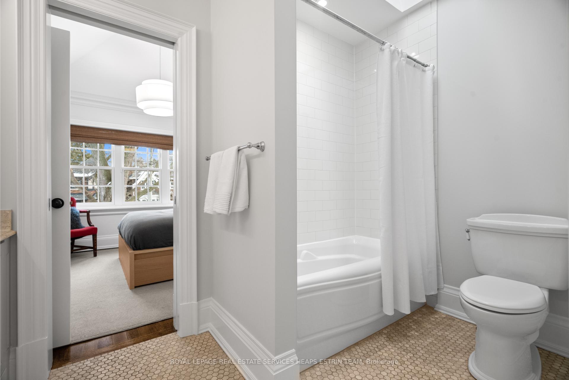Photo 27 of 16 Rumsey Road, Toronto, Leaside — HOMEH