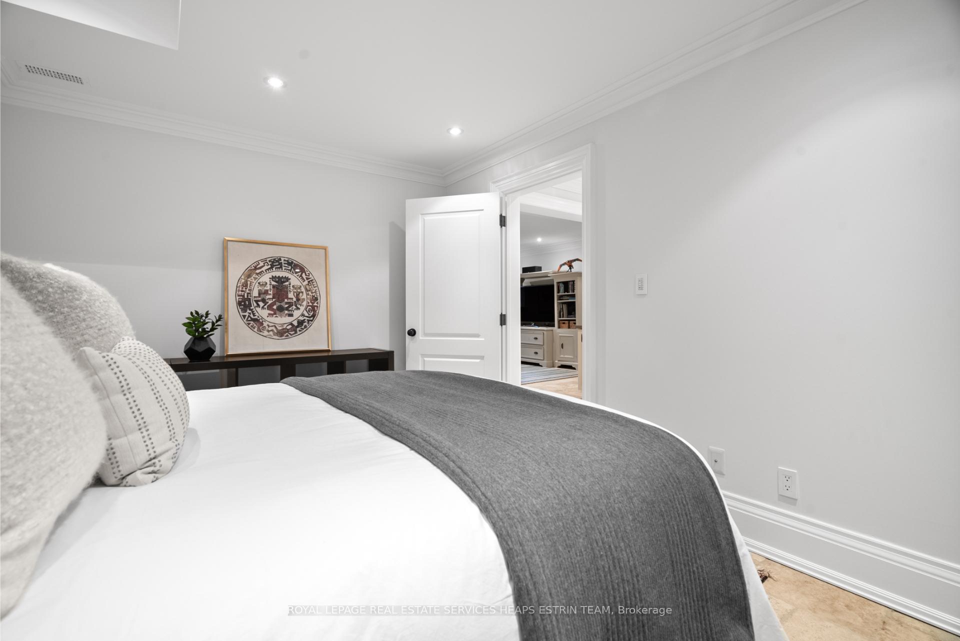 Photo 35 of 16 Rumsey Road, Toronto, Leaside — HOMEH