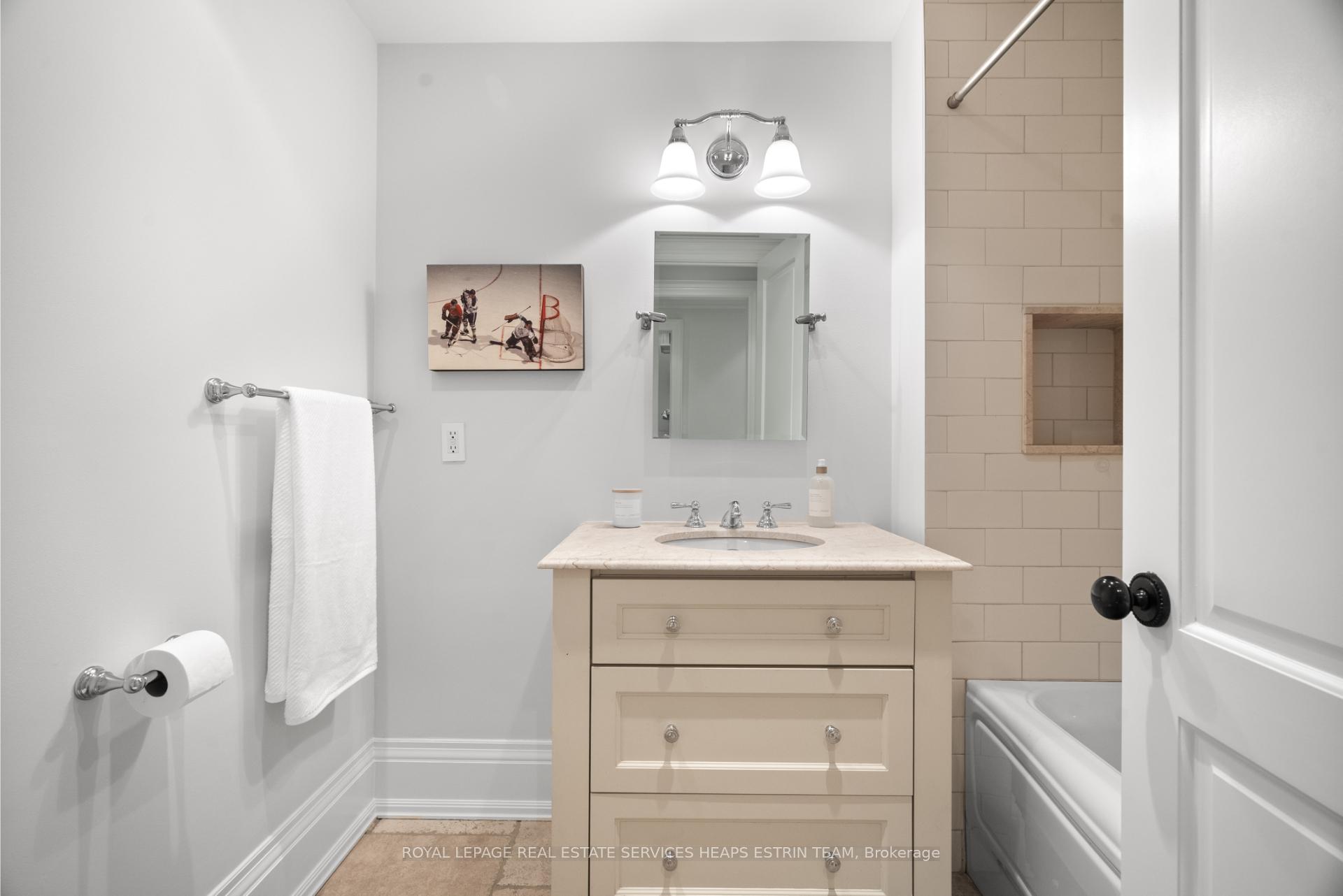 Photo 37 of 16 Rumsey Road, Toronto, Leaside — HOMEH