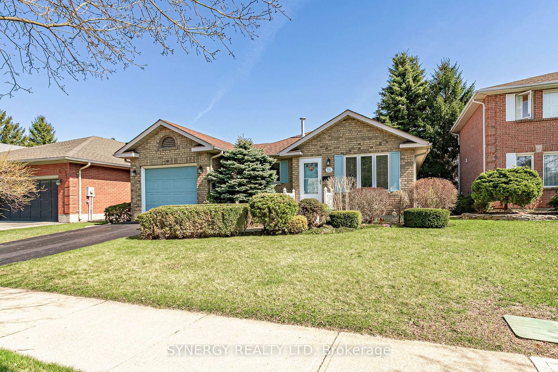 Photo 2 of 16 Parkview Drive, Strathroy-Caradoc, SE — HOMEH