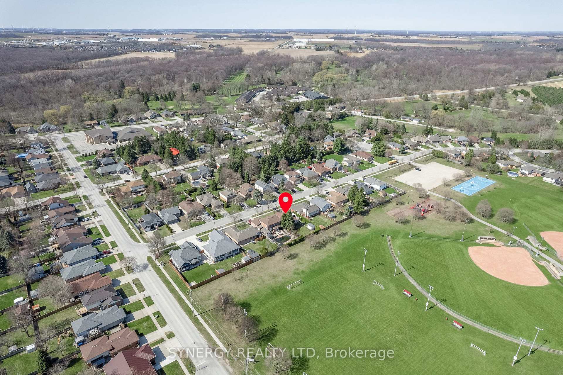 Photo 4 of 16 Parkview Drive, Strathroy-Caradoc, SE — HOMEH