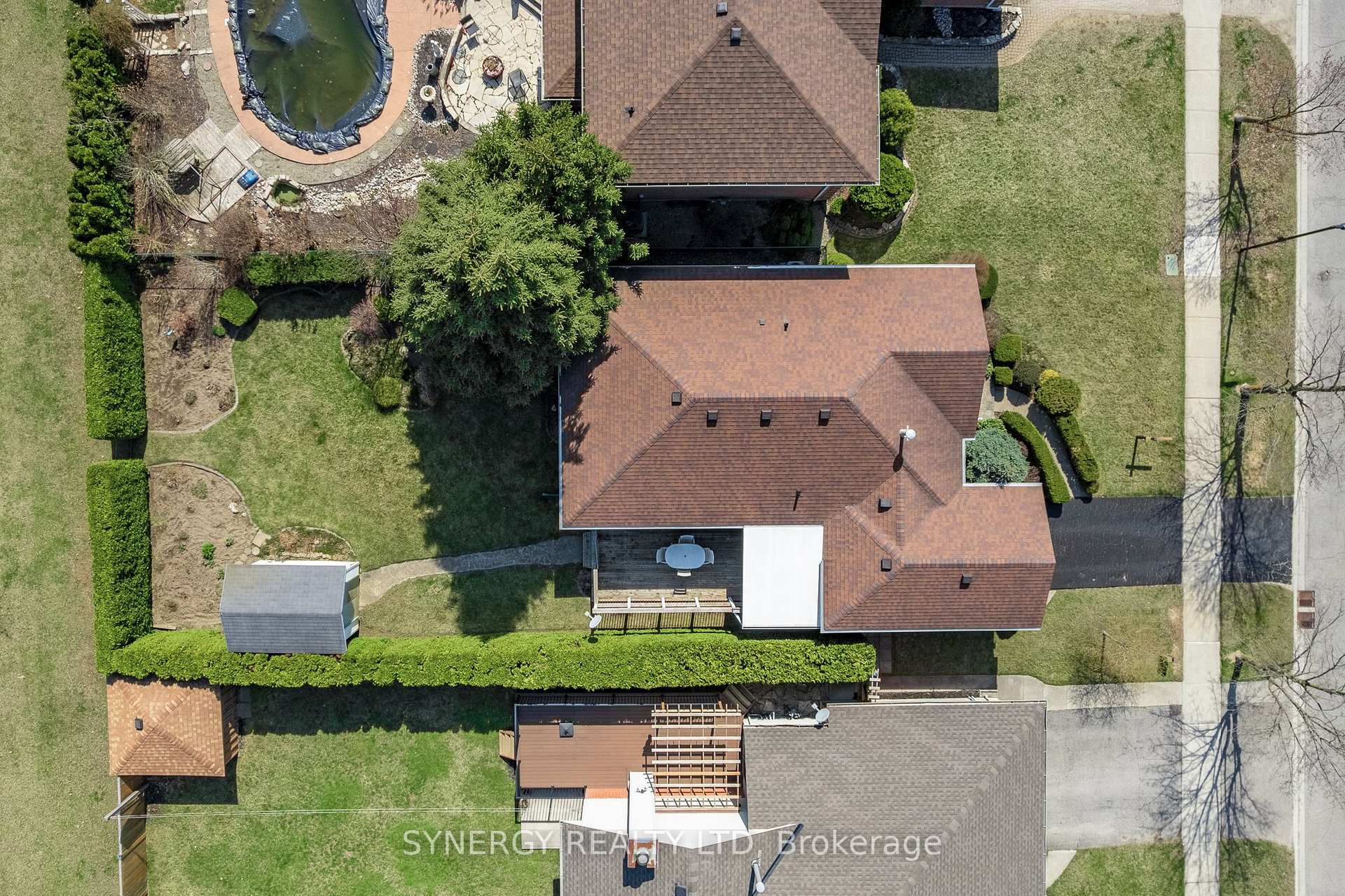Photo 5 of 16 Parkview Drive, Strathroy-Caradoc, SE — HOMEH