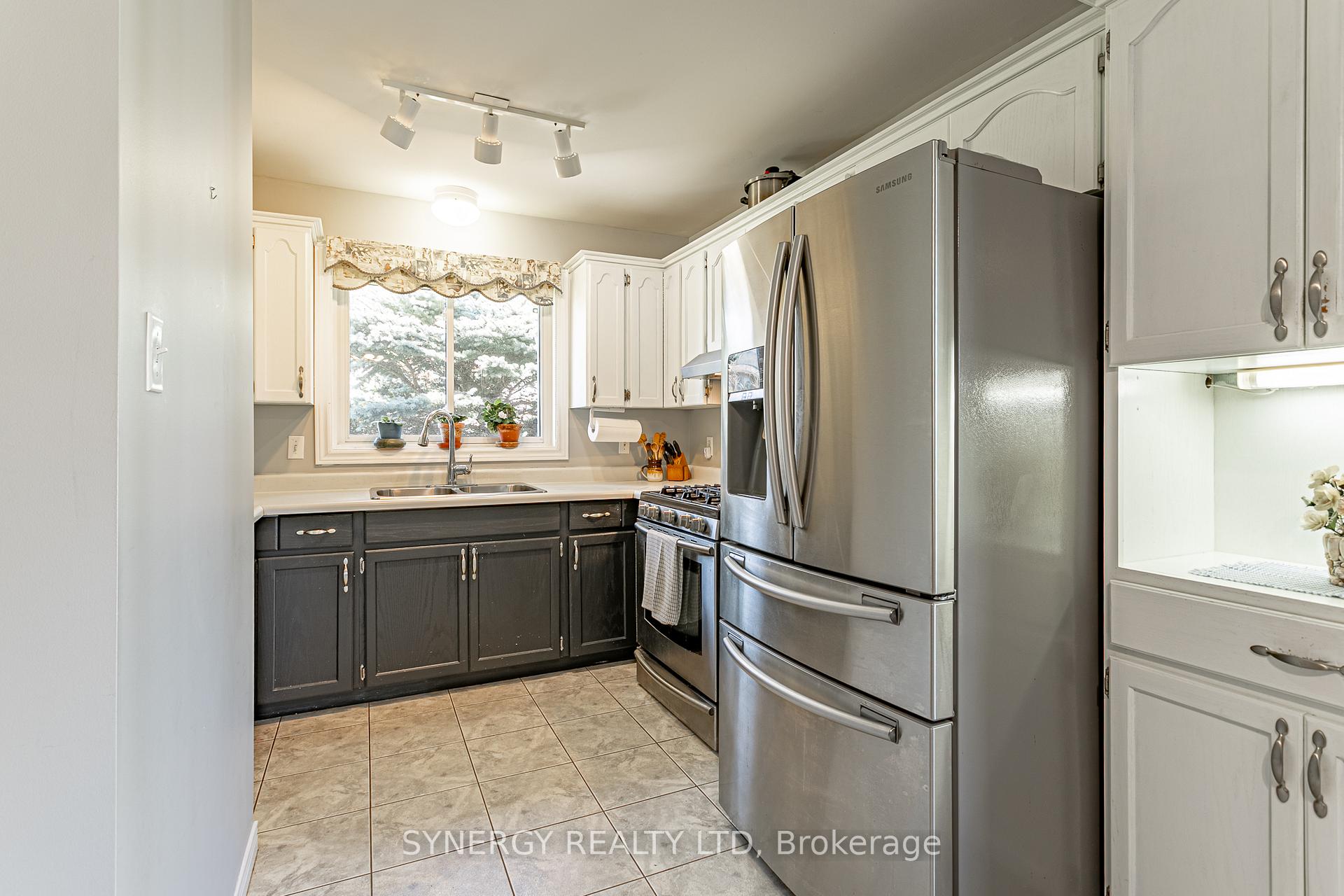 Photo 11 of 16 Parkview Drive, Strathroy-Caradoc, SE — HOMEH