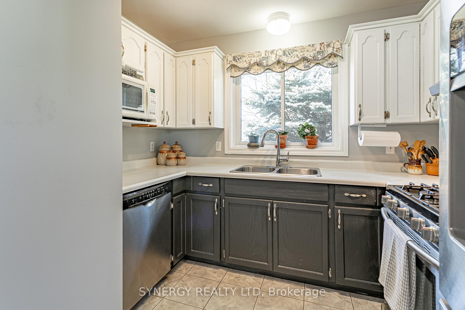 Photo 13 of 16 Parkview Drive, Strathroy-Caradoc, SE — HOMEH