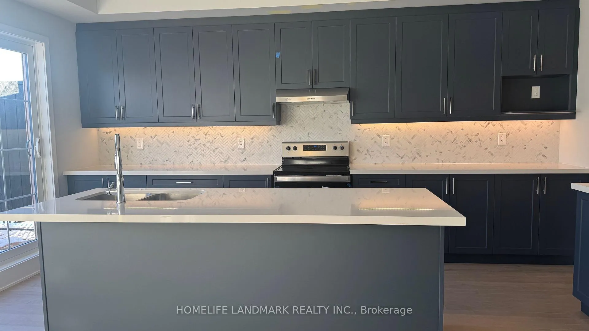 Photo 3 of 87 York Downs Boulevard, Markham, Angus Glen — HOMEH