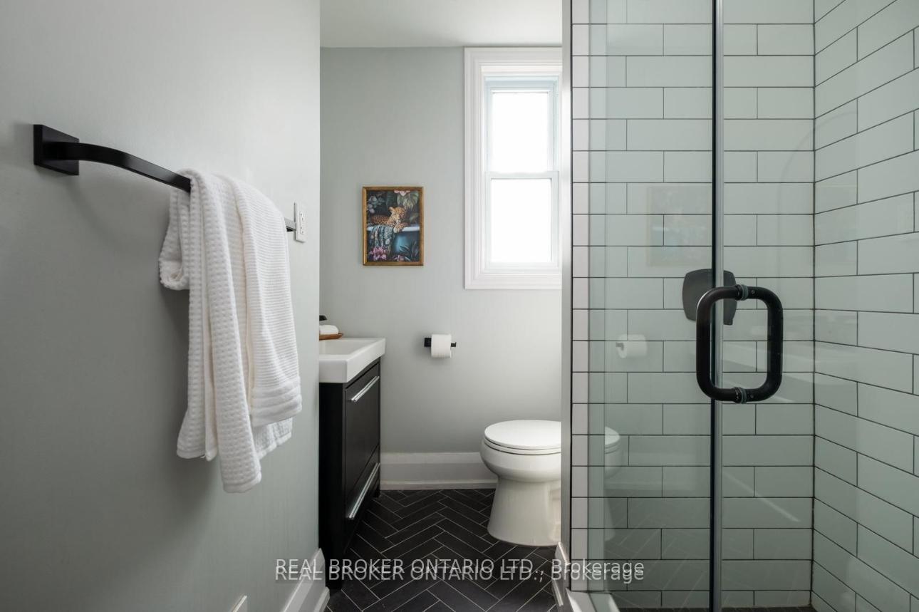 Photo 15 of 158 Golfview Avenue, Toronto, East End-Danforth — HOMEH