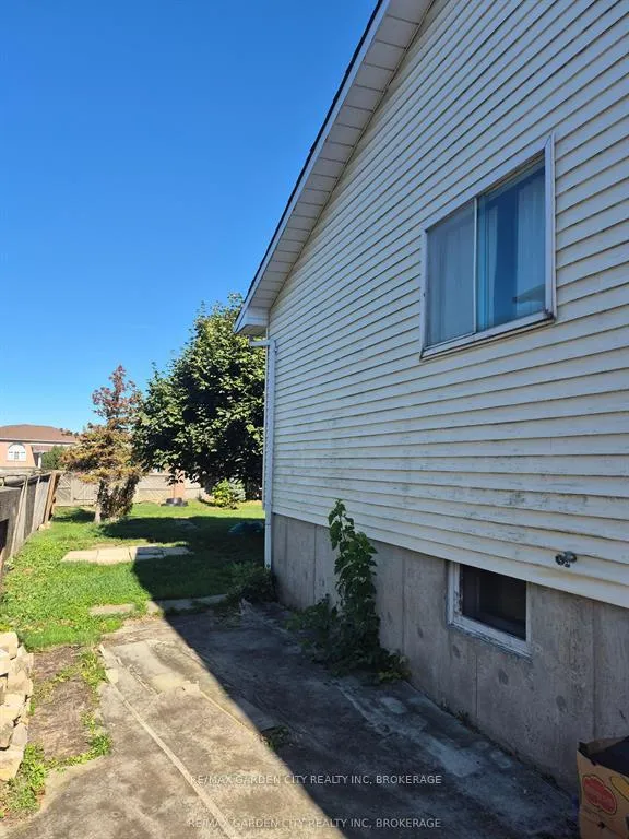 Photo 3 of 74 Commerford Street, Thorold, Confederation Heights — HOMEH