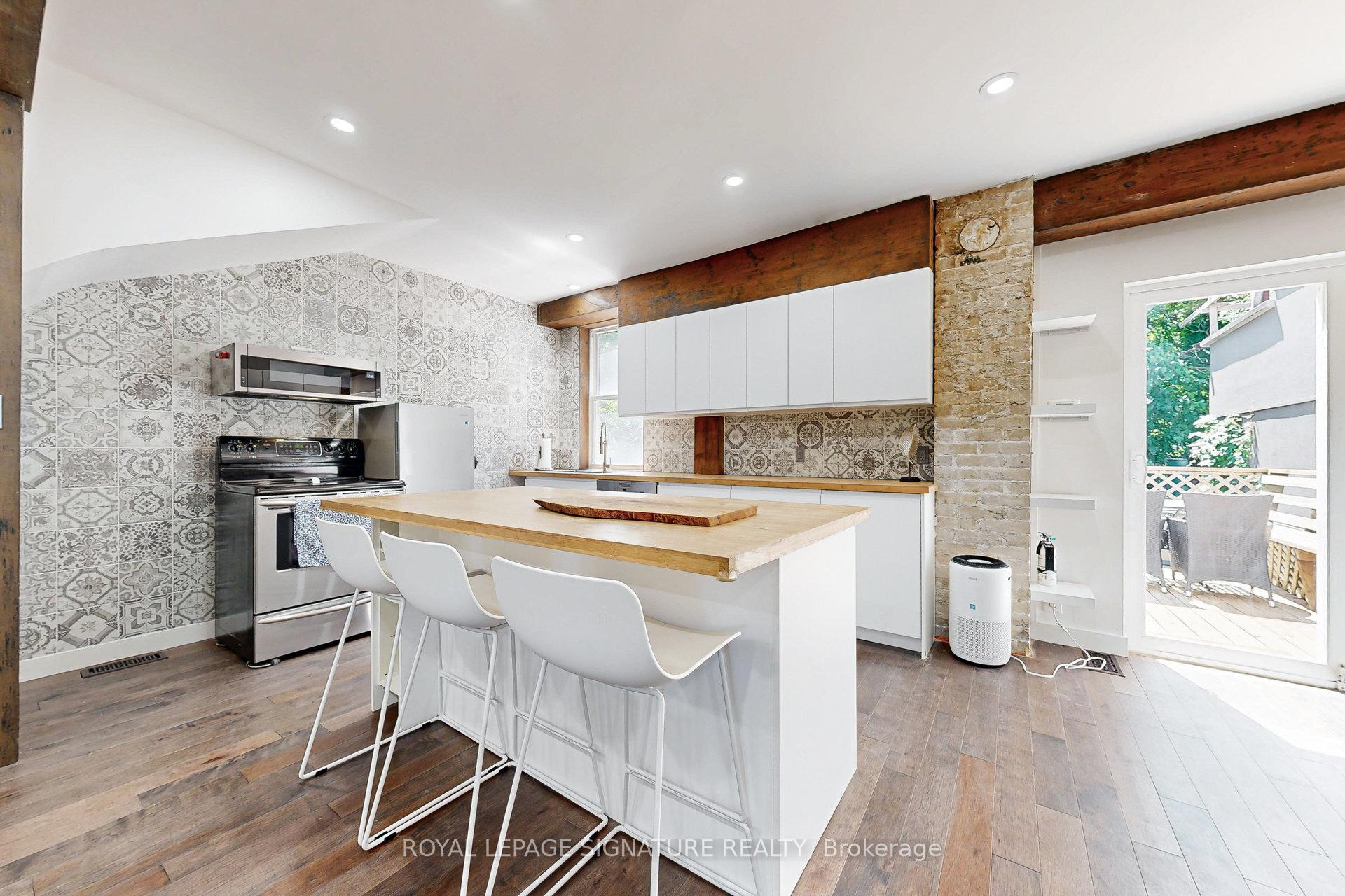 Photo 9 of 17 Hunter Street, Toronto, Blake-Jones — HOMEH