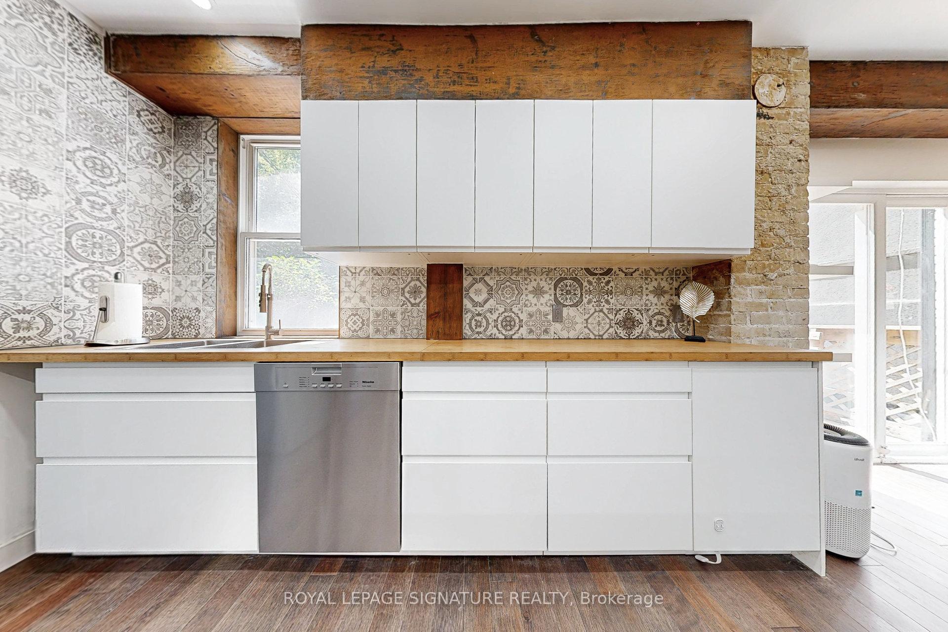 Photo 11 of 17 Hunter Street, Toronto, Blake-Jones — HOMEH