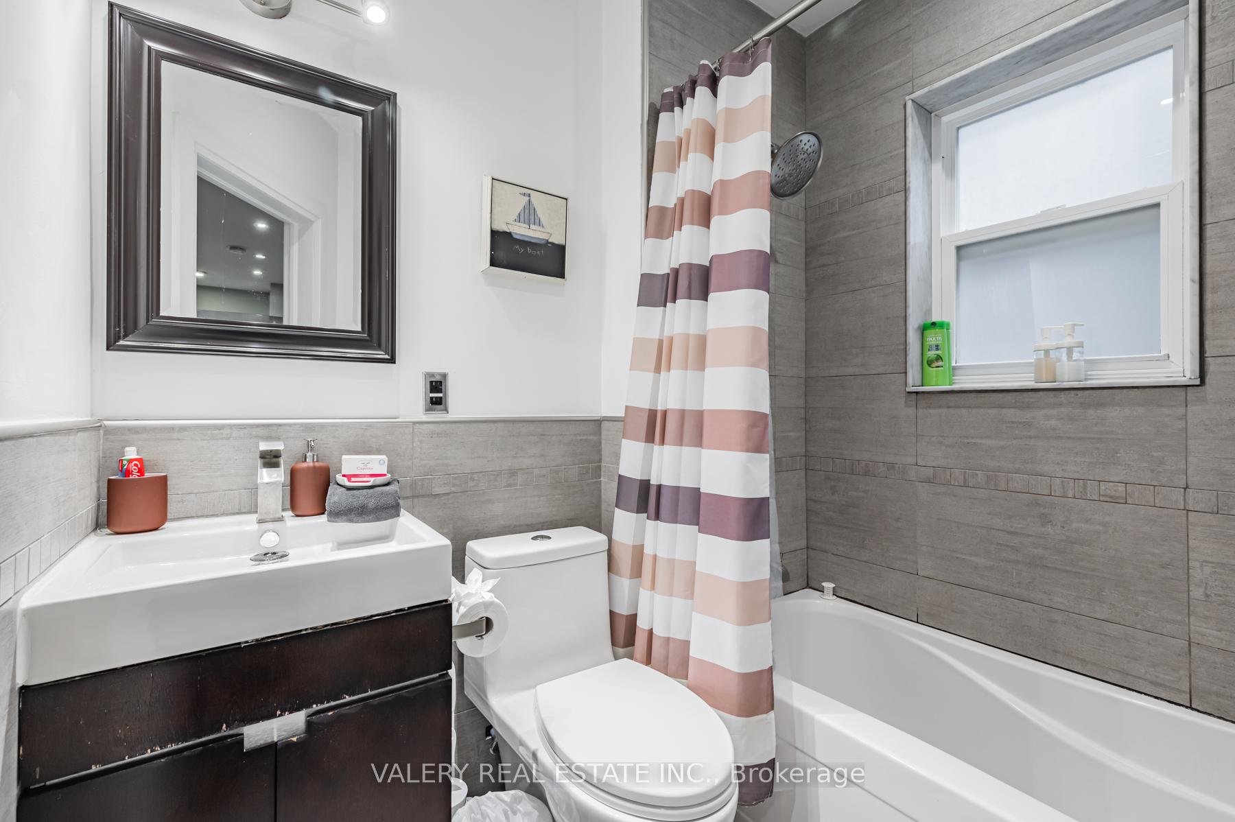 Photo 7 of 117 Mcgill Street, Toronto, Church-Yonge Corridor — HOMEH