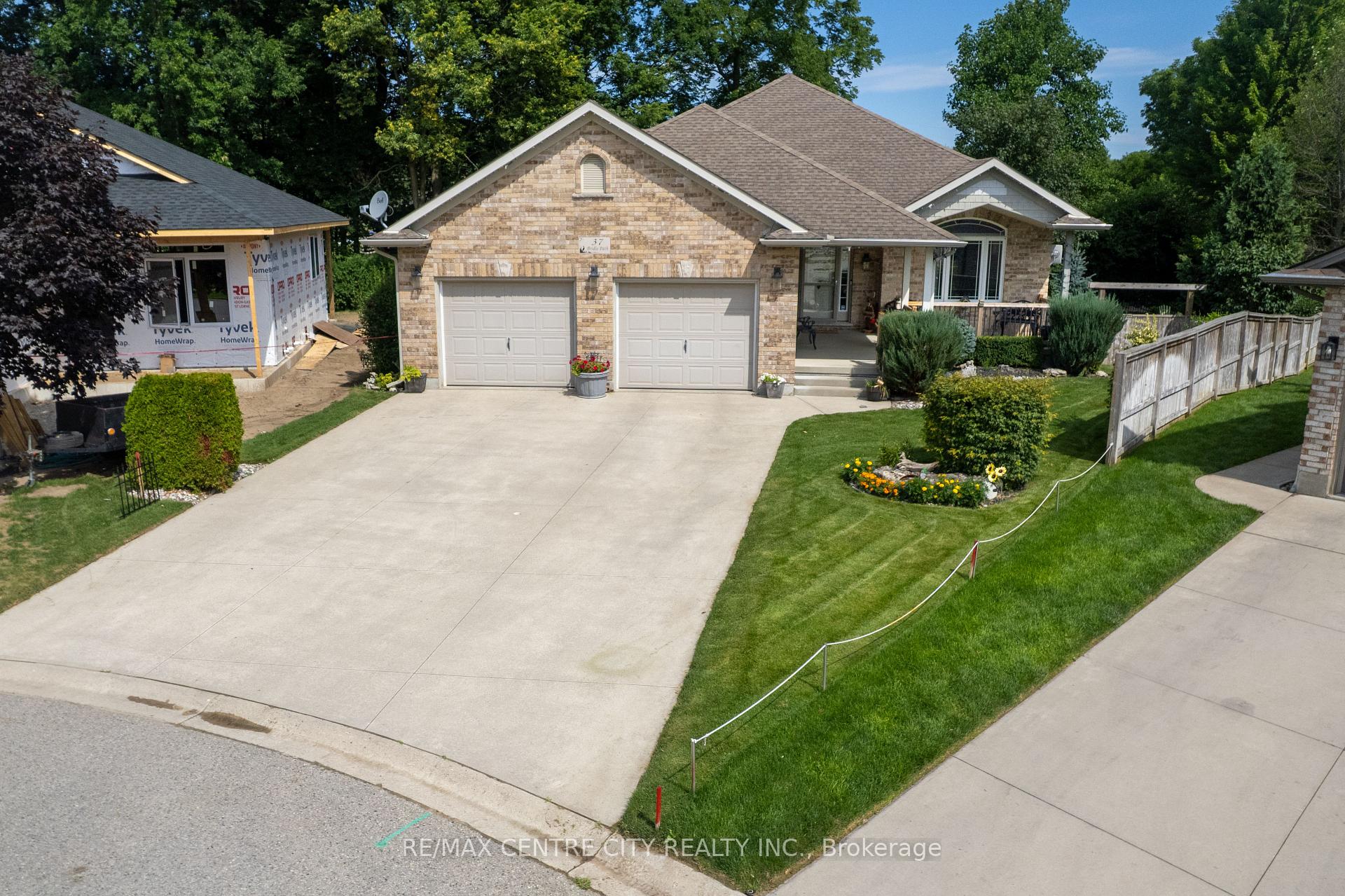 Photo 1 of 37 Bridle Path, Strathroy-Caradoc, SW — HOMEH
