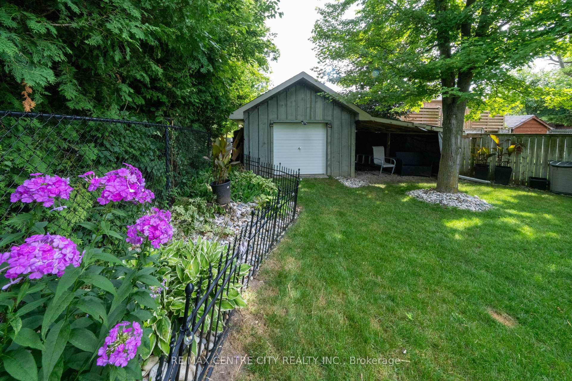 Photo 6 of 37 Bridle Path, Strathroy-Caradoc, SW — HOMEH