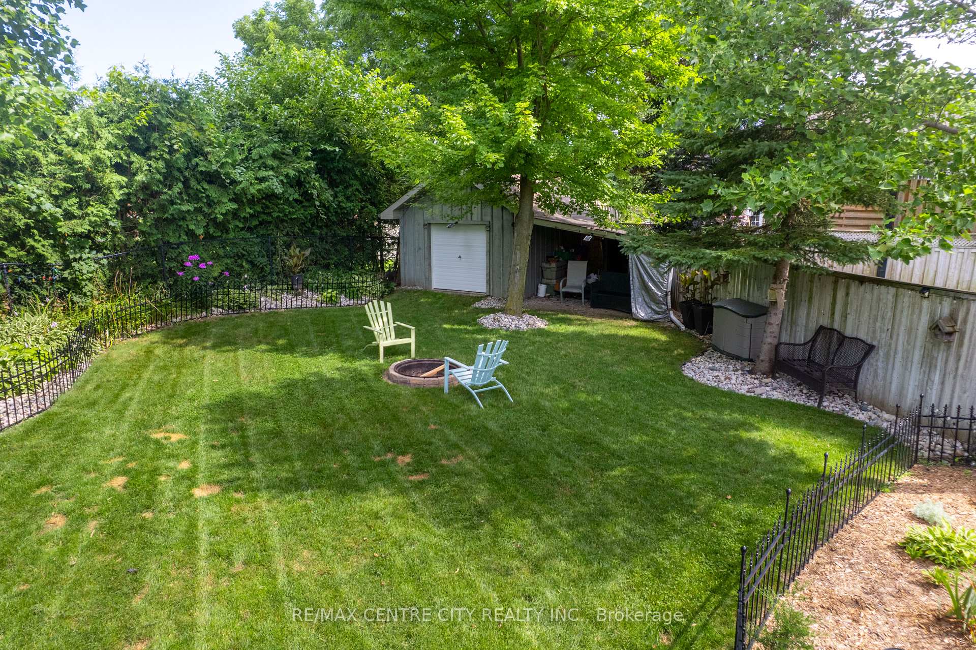 Photo 7 of 37 Bridle Path, Strathroy-Caradoc, SW — HOMEH