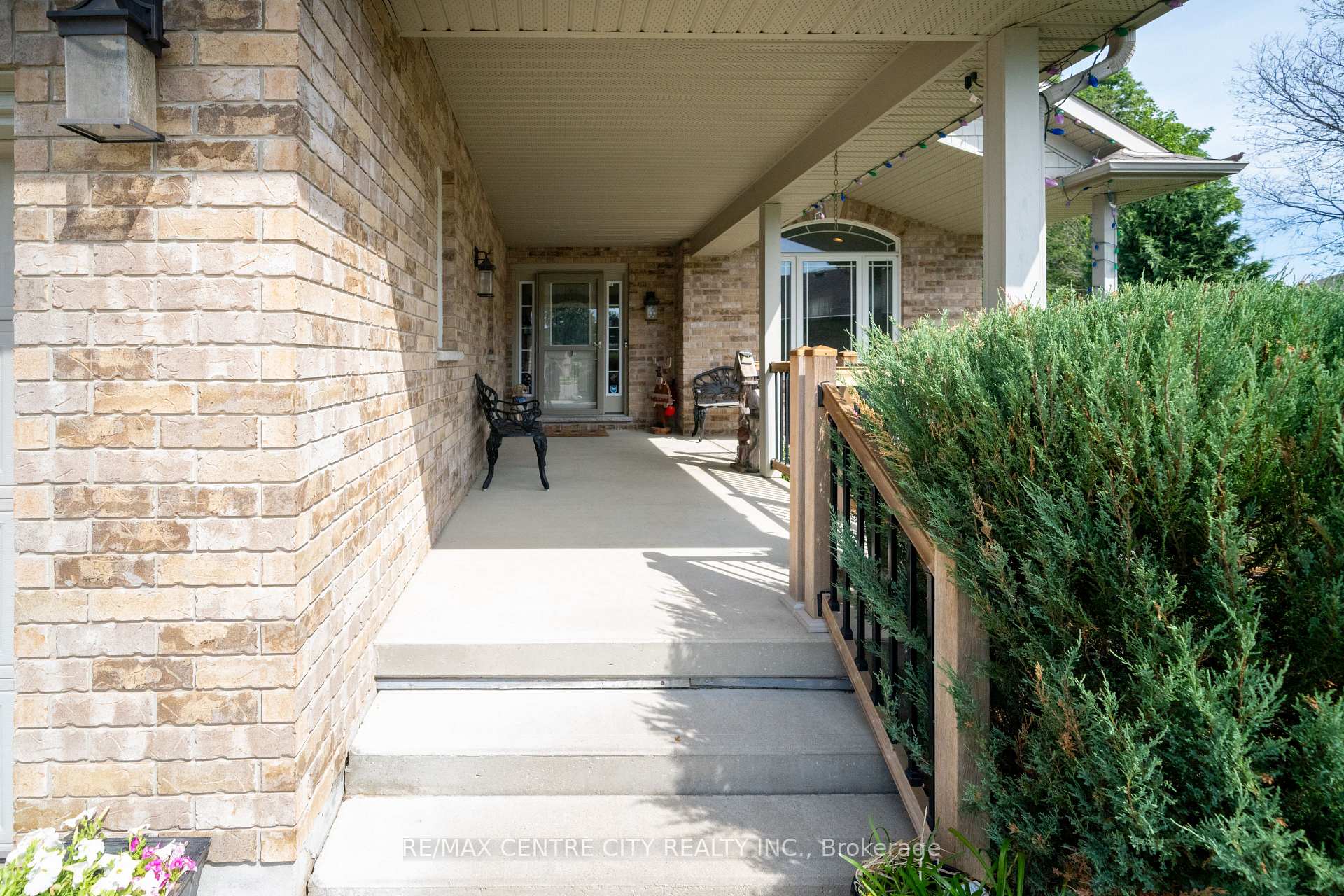 Photo 9 of 37 Bridle Path, Strathroy-Caradoc, SW — HOMEH