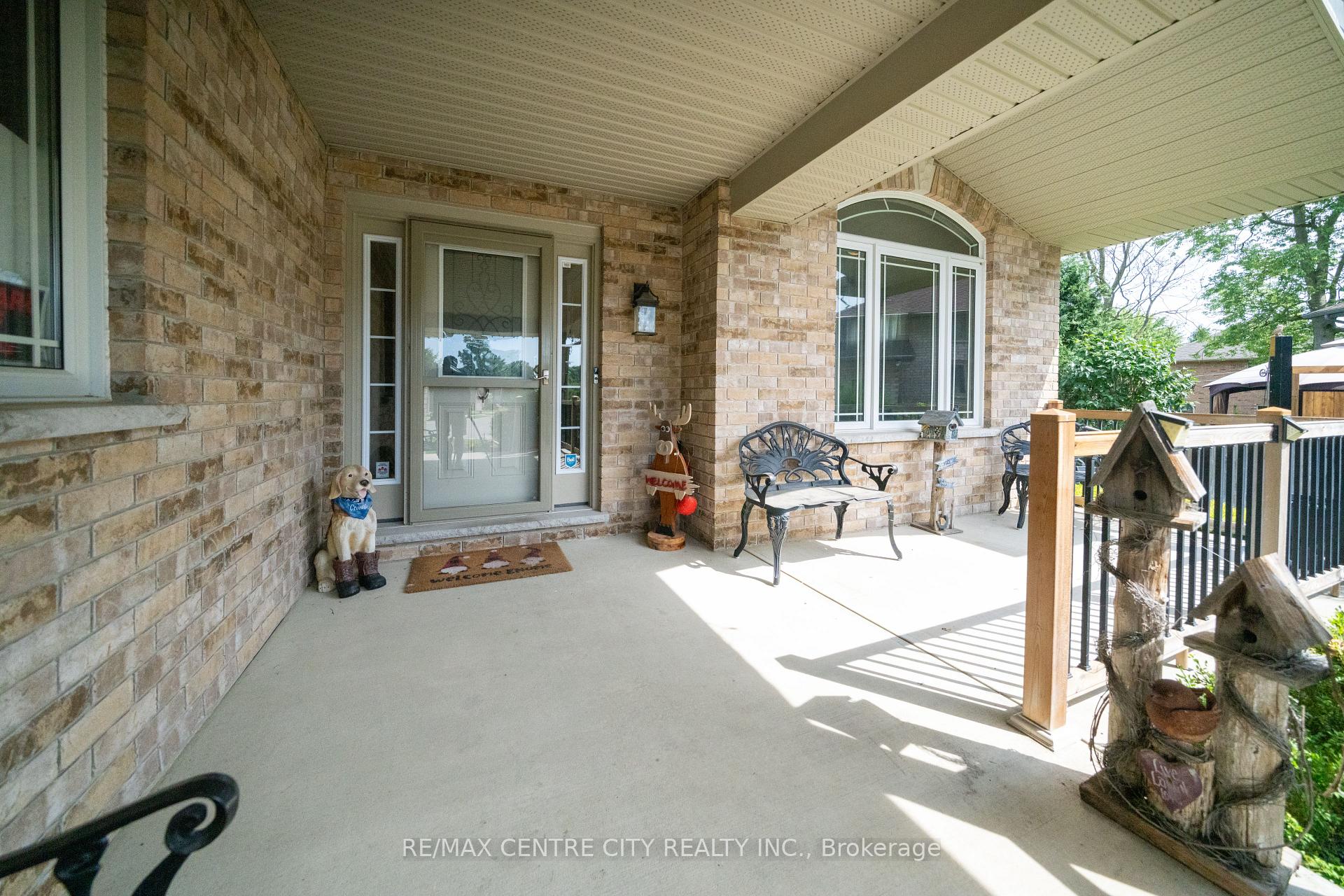 Photo 10 of 37 Bridle Path, Strathroy-Caradoc, SW — HOMEH