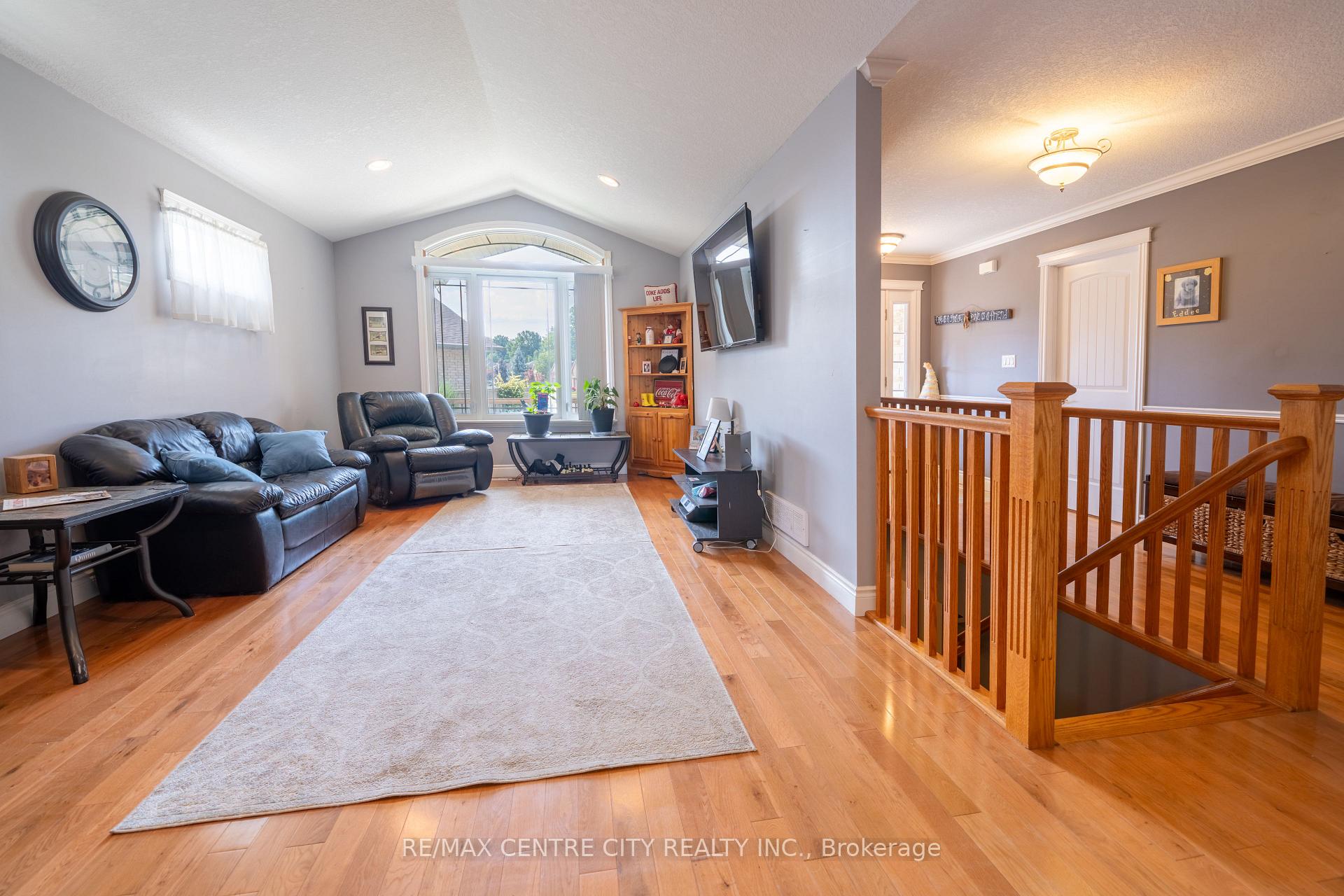 Photo 12 of 37 Bridle Path, Strathroy-Caradoc, SW — HOMEH