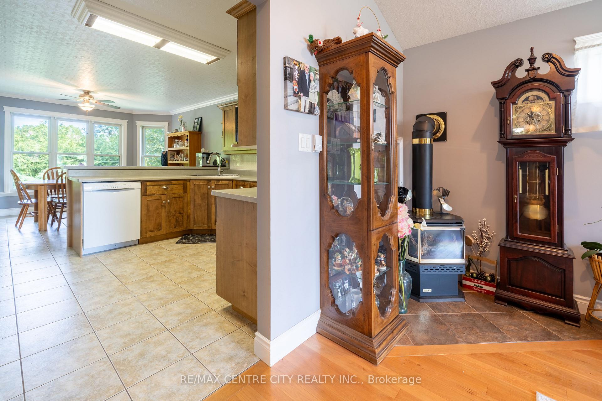 Photo 15 of 37 Bridle Path, Strathroy-Caradoc, SW — HOMEH