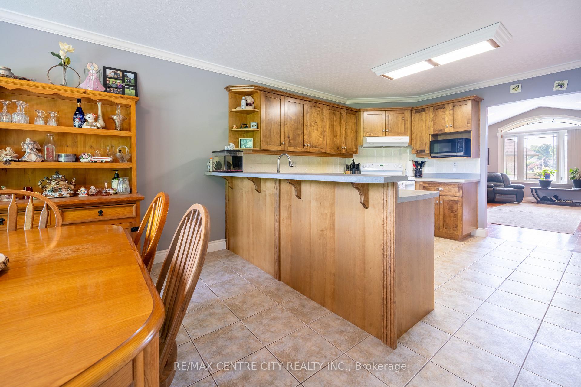 Photo 16 of 37 Bridle Path, Strathroy-Caradoc, SW — HOMEH