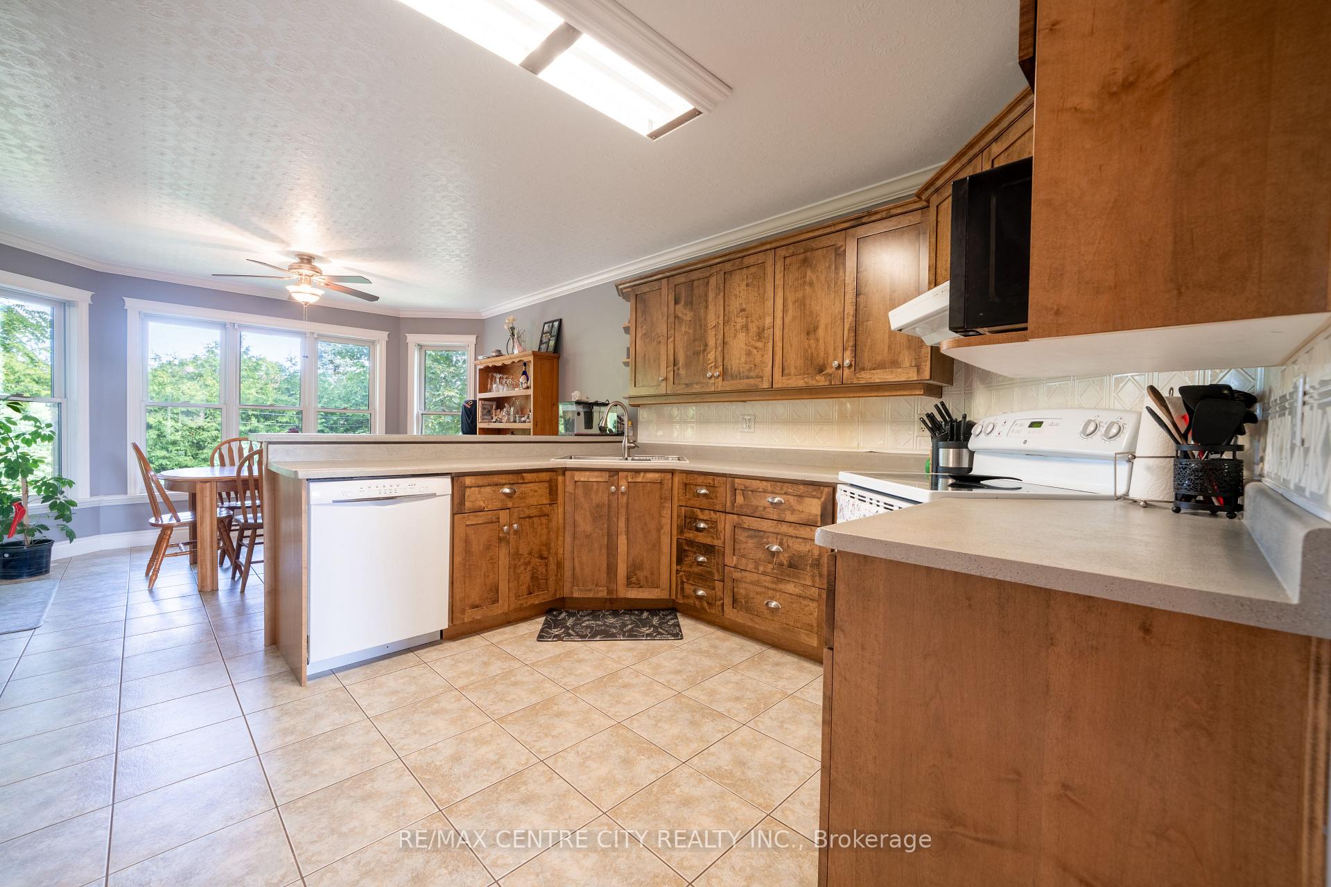 Photo 19 of 37 Bridle Path, Strathroy-Caradoc, SW — HOMEH