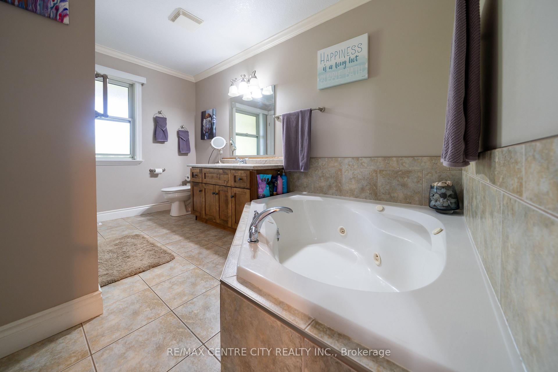 Photo 24 of 37 Bridle Path, Strathroy-Caradoc, SW — HOMEH