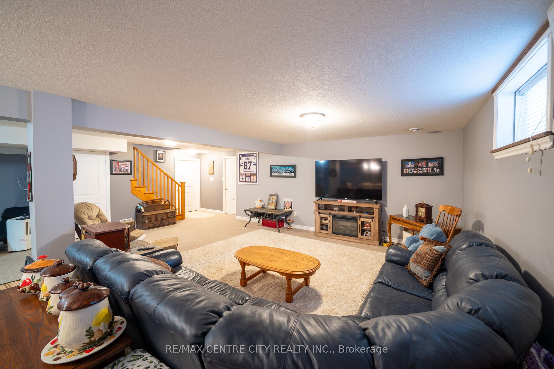 Photo 31 of 37 Bridle Path, Strathroy-Caradoc, SW — HOMEH