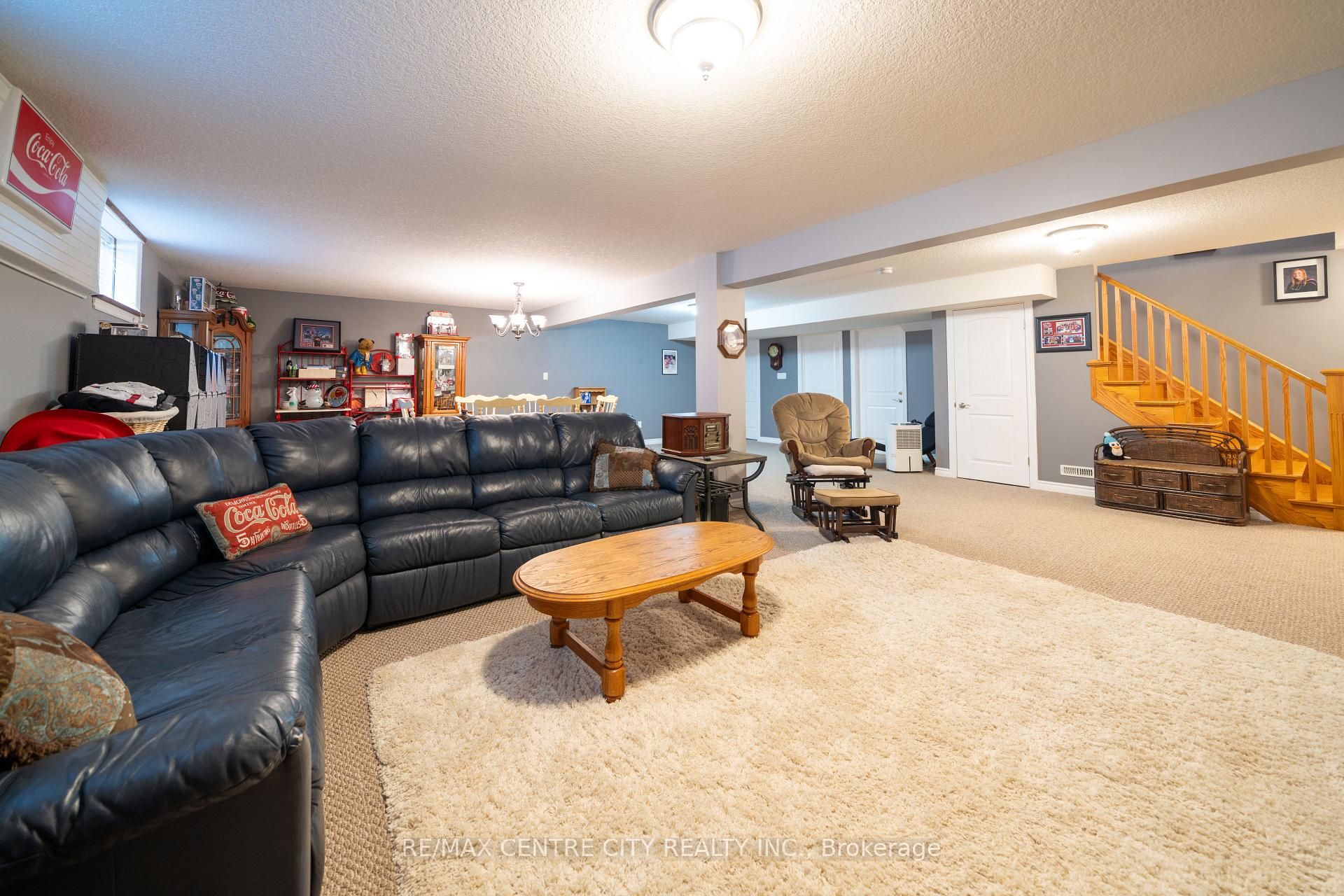 Photo 32 of 37 Bridle Path, Strathroy-Caradoc, SW — HOMEH