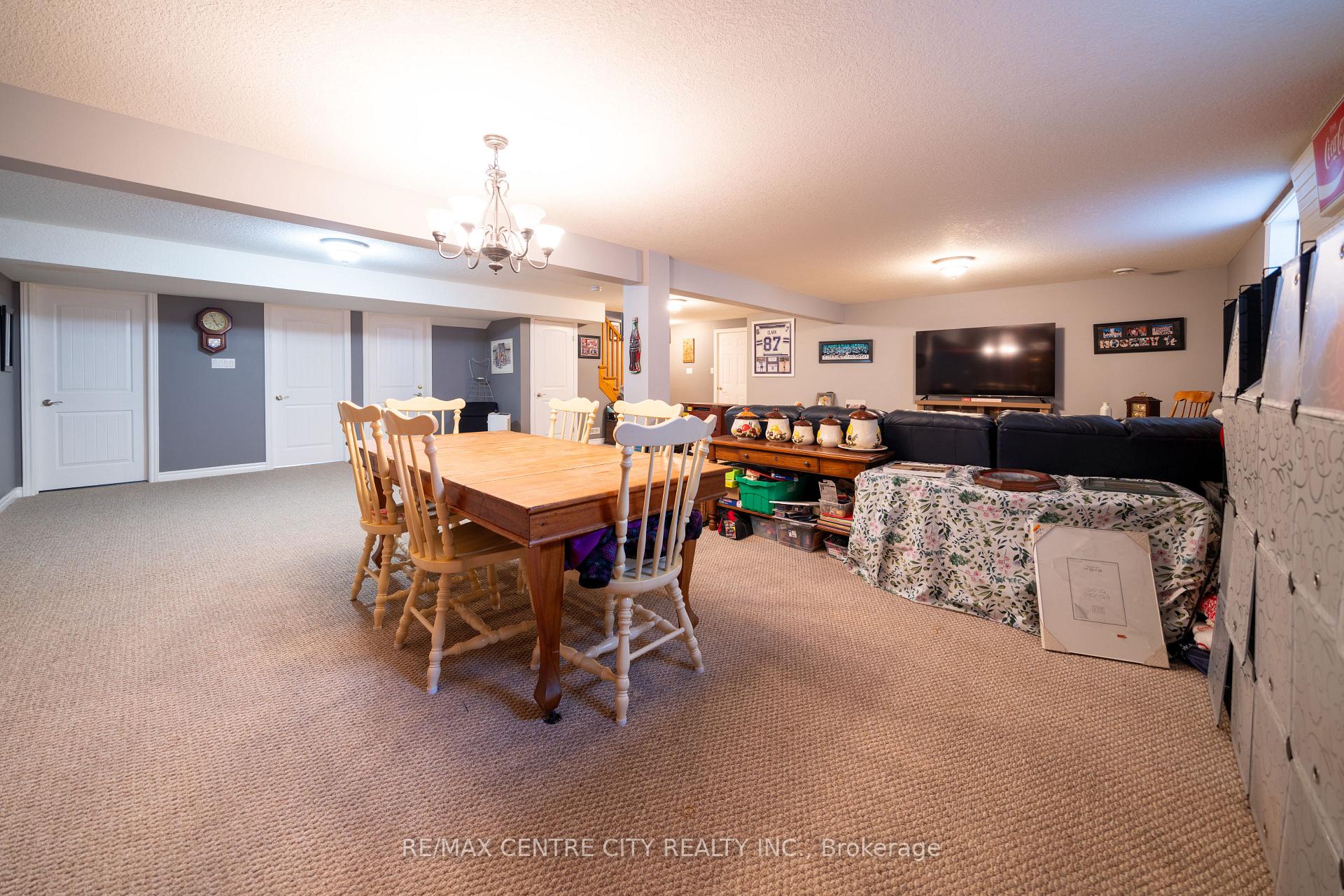 Photo 33 of 37 Bridle Path, Strathroy-Caradoc, SW — HOMEH