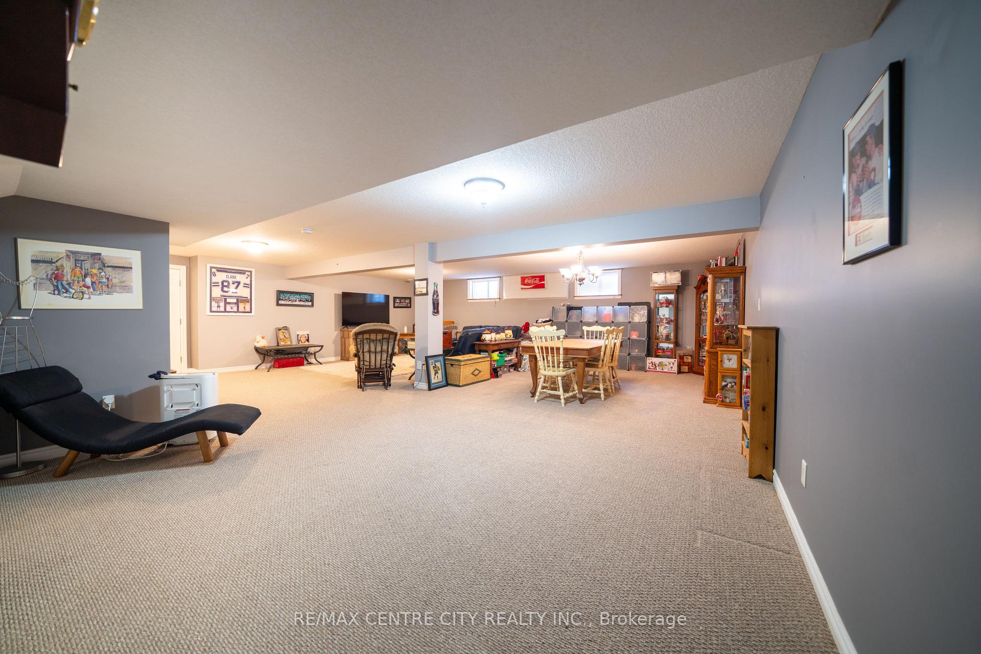 Photo 34 of 37 Bridle Path, Strathroy-Caradoc, SW — HOMEH
