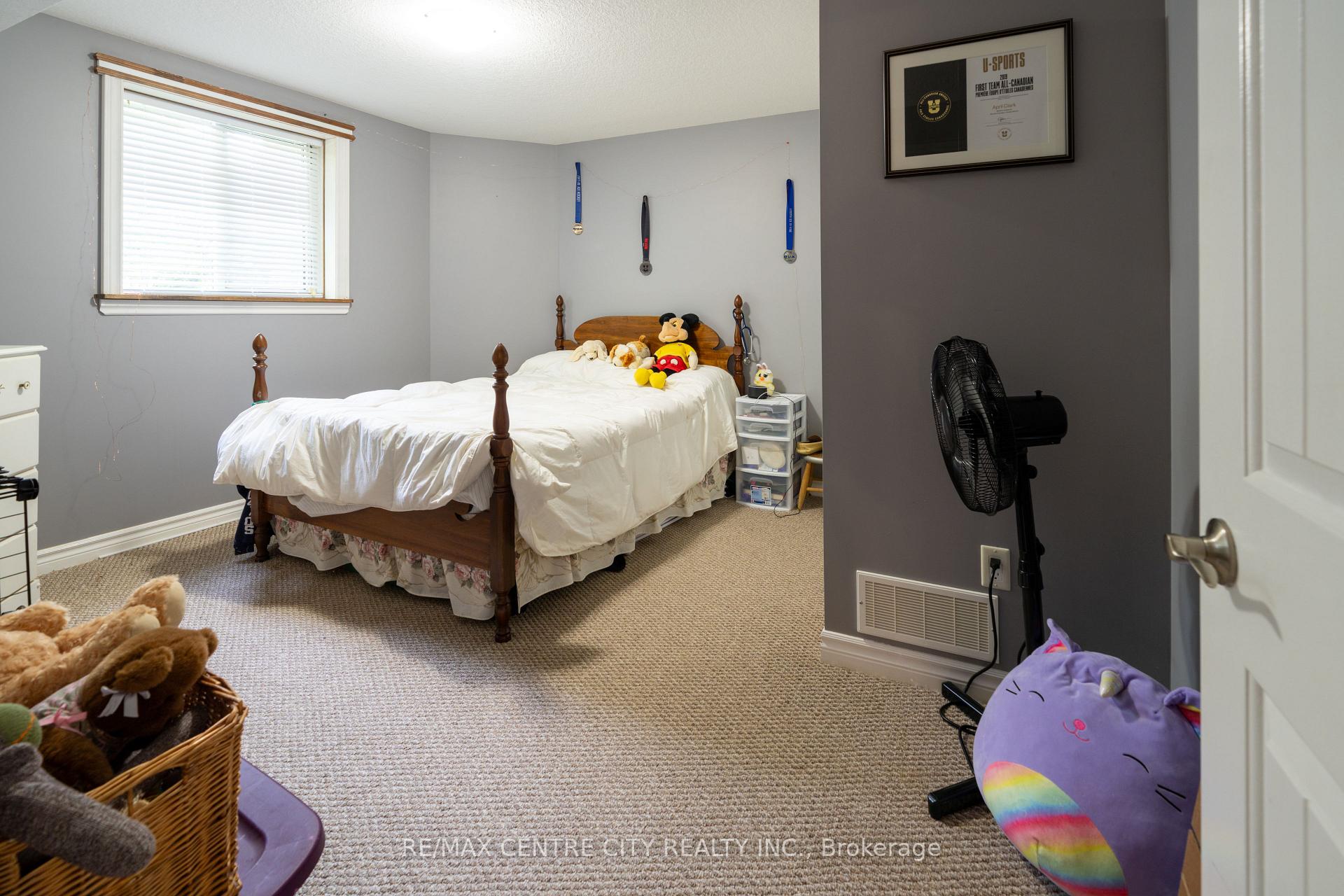 Photo 35 of 37 Bridle Path, Strathroy-Caradoc, SW — HOMEH