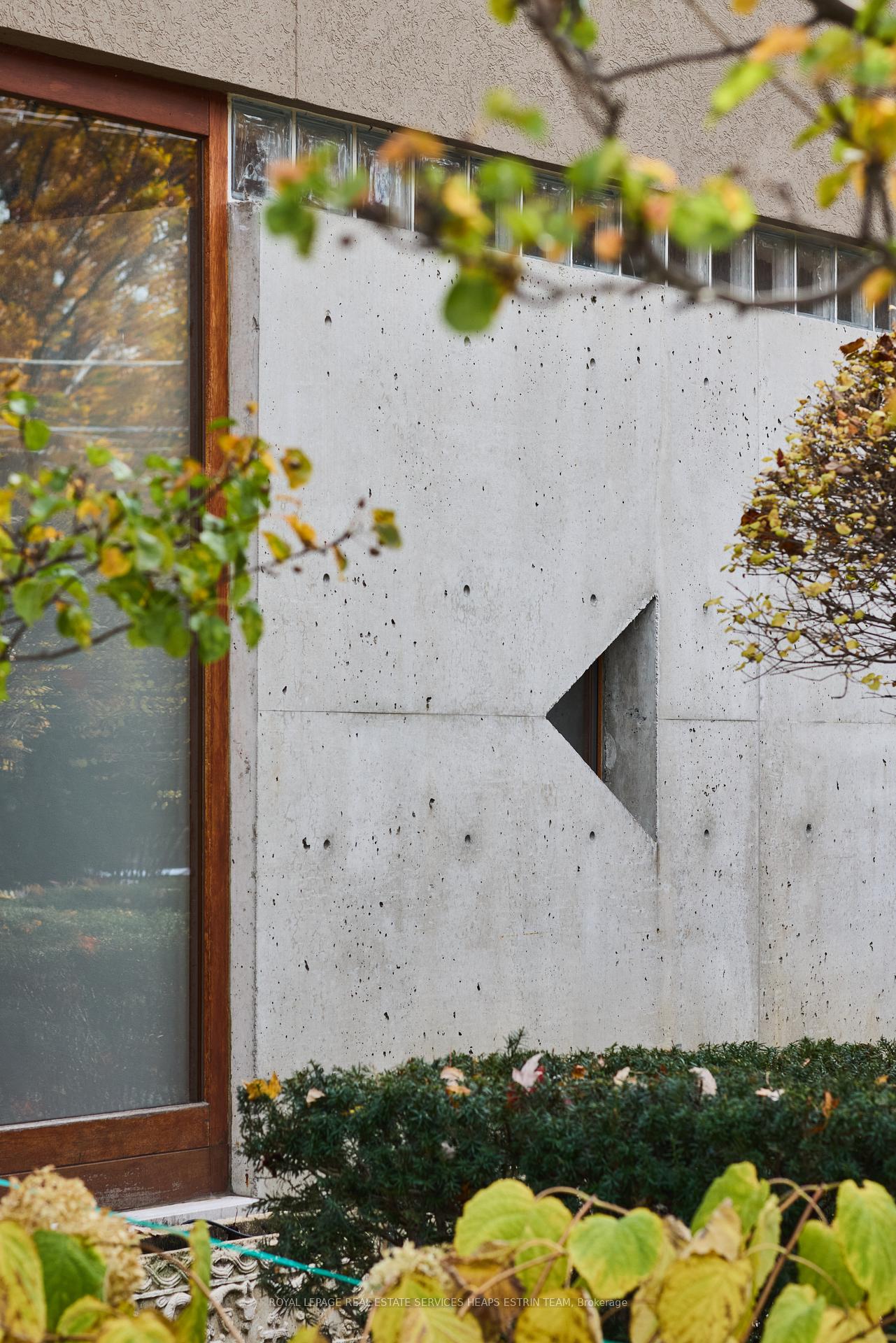 Photo 10 of 31 Governors Road, Toronto, Leaside — HOMEH