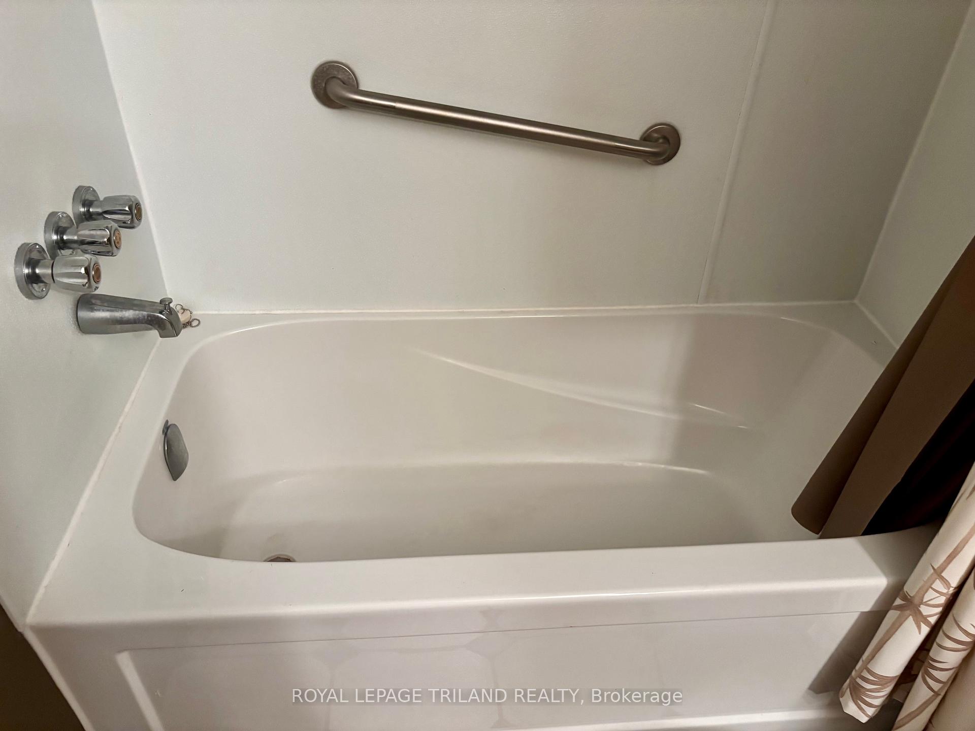 Photo 18 of 481 Maple Street, Strathroy-Caradoc, NW — HOMEH