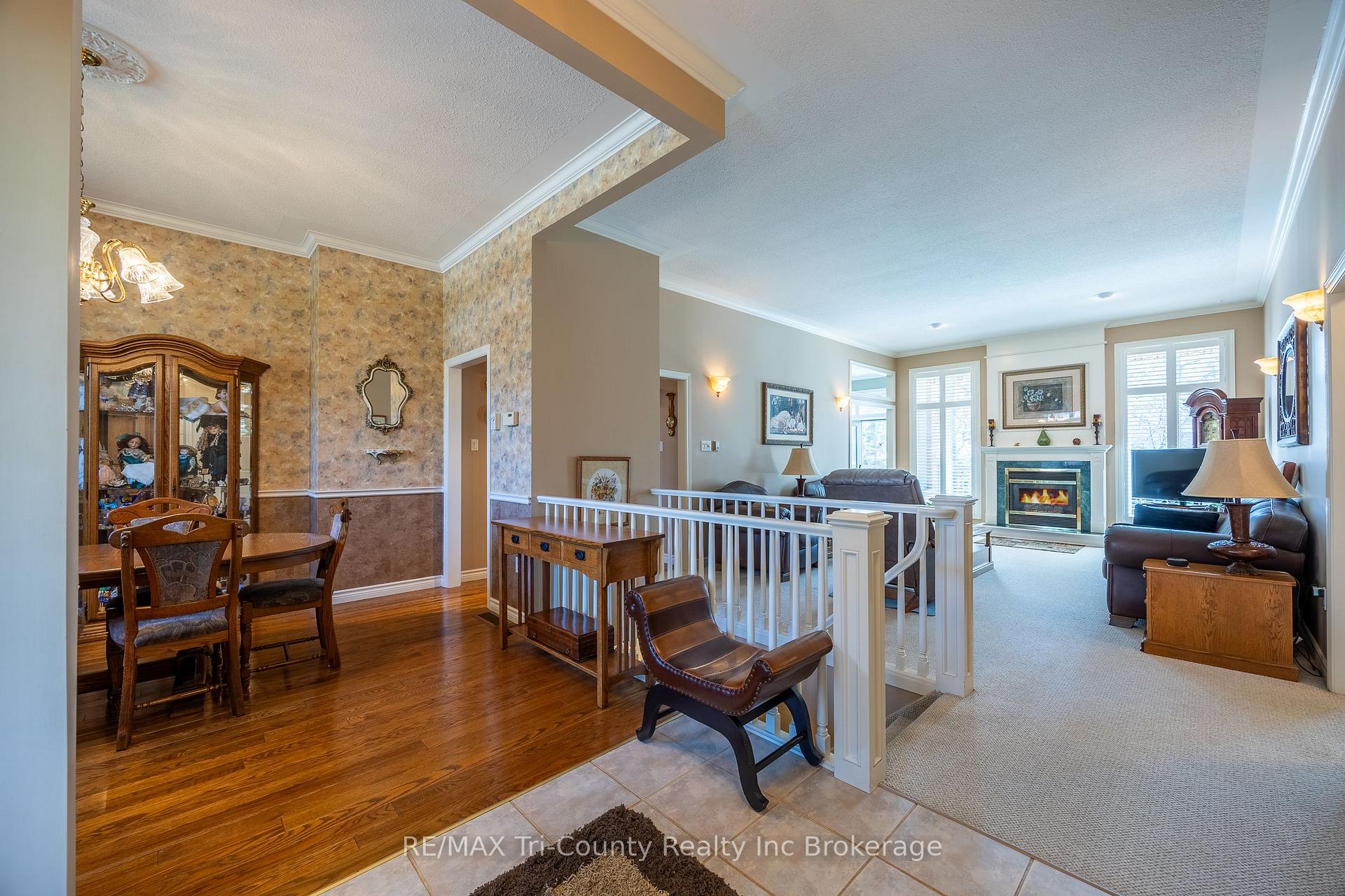 Photo 4 of 11 Woodside Drive, Tillsonburg — HOMEH
