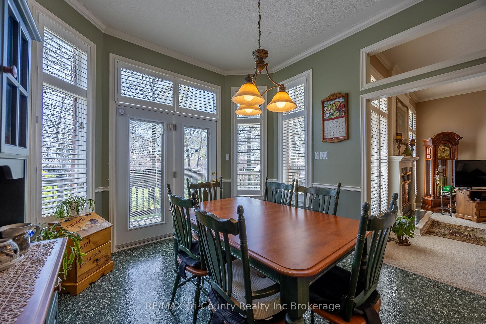 Photo 8 of 11 Woodside Drive, Tillsonburg — HOMEH