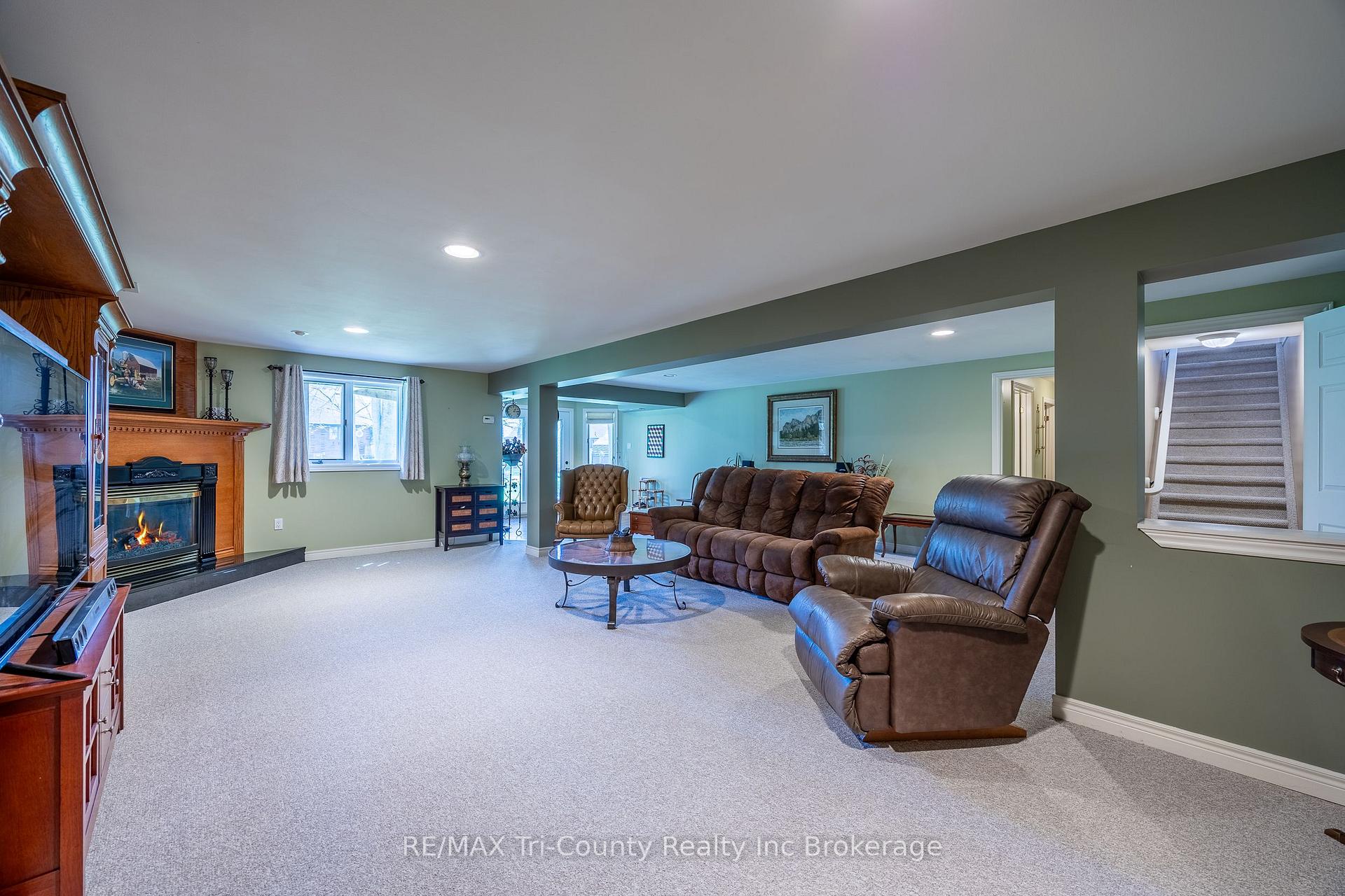 Photo 10 of 11 Woodside Drive, Tillsonburg — HOMEH