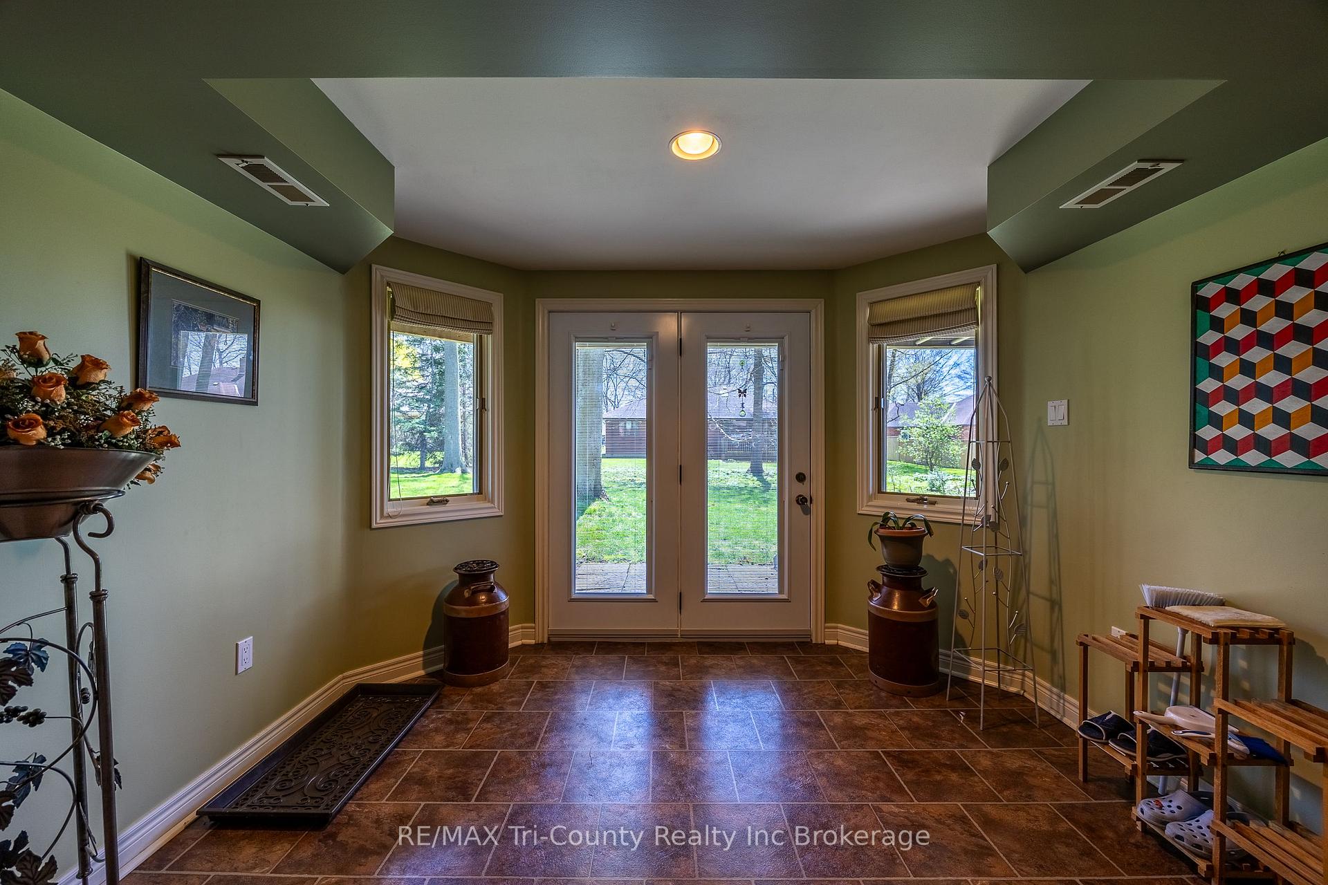 Photo 11 of 11 Woodside Drive, Tillsonburg — HOMEH