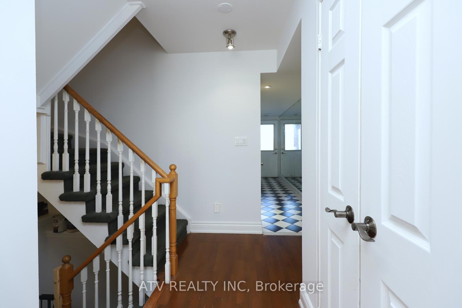 Photo 4 of 2523 Gerrard Street E, Toronto, East End-Danforth — HOMEH