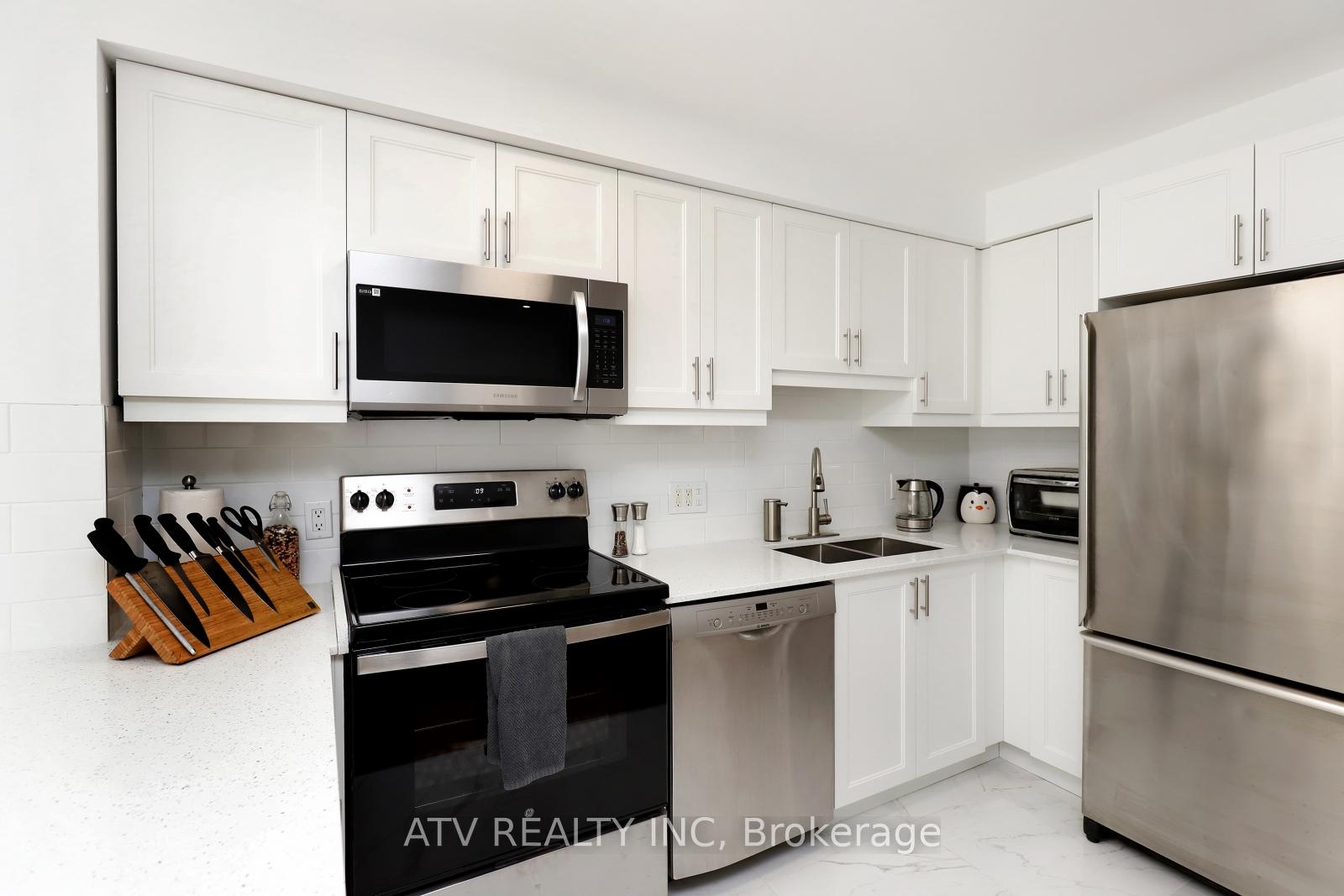 Photo 9 of 2523 Gerrard Street E, Toronto, East End-Danforth — HOMEH
