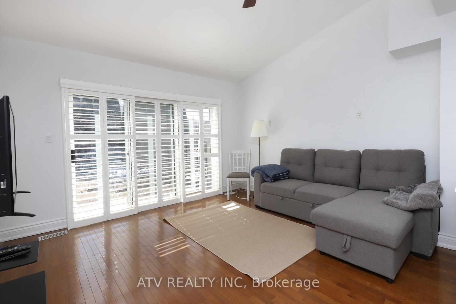Photo 12 of 2523 Gerrard Street E, Toronto, East End-Danforth — HOMEH