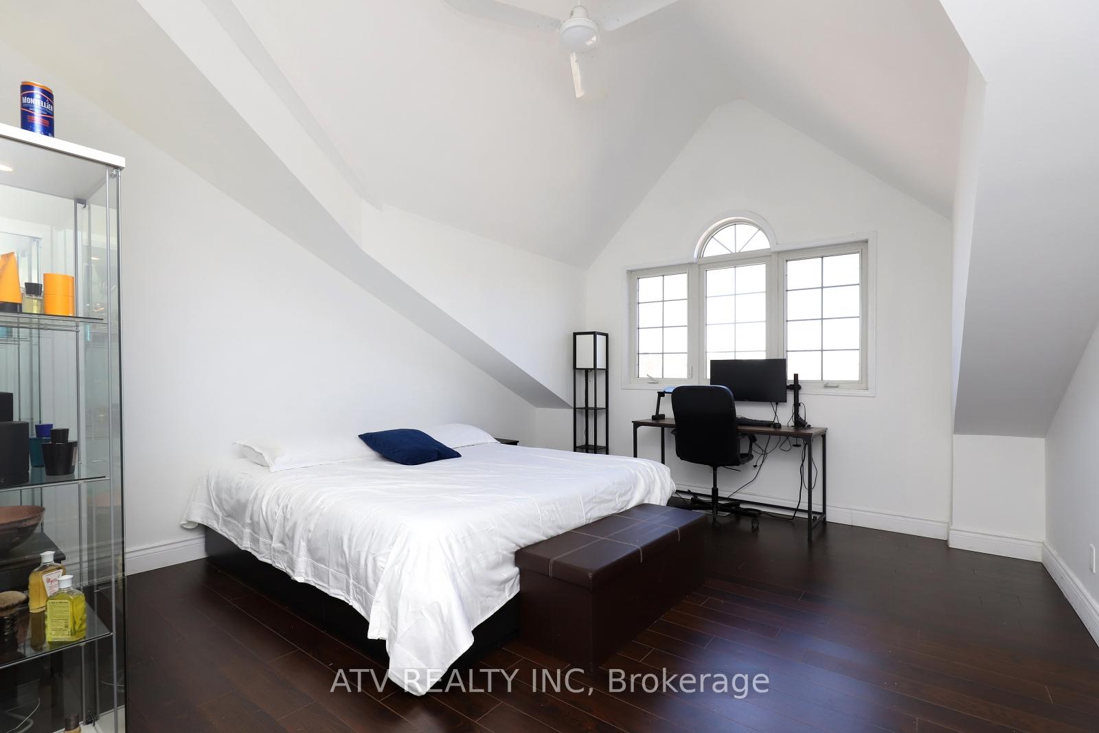 Photo 20 of 2523 Gerrard Street E, Toronto, East End-Danforth — HOMEH