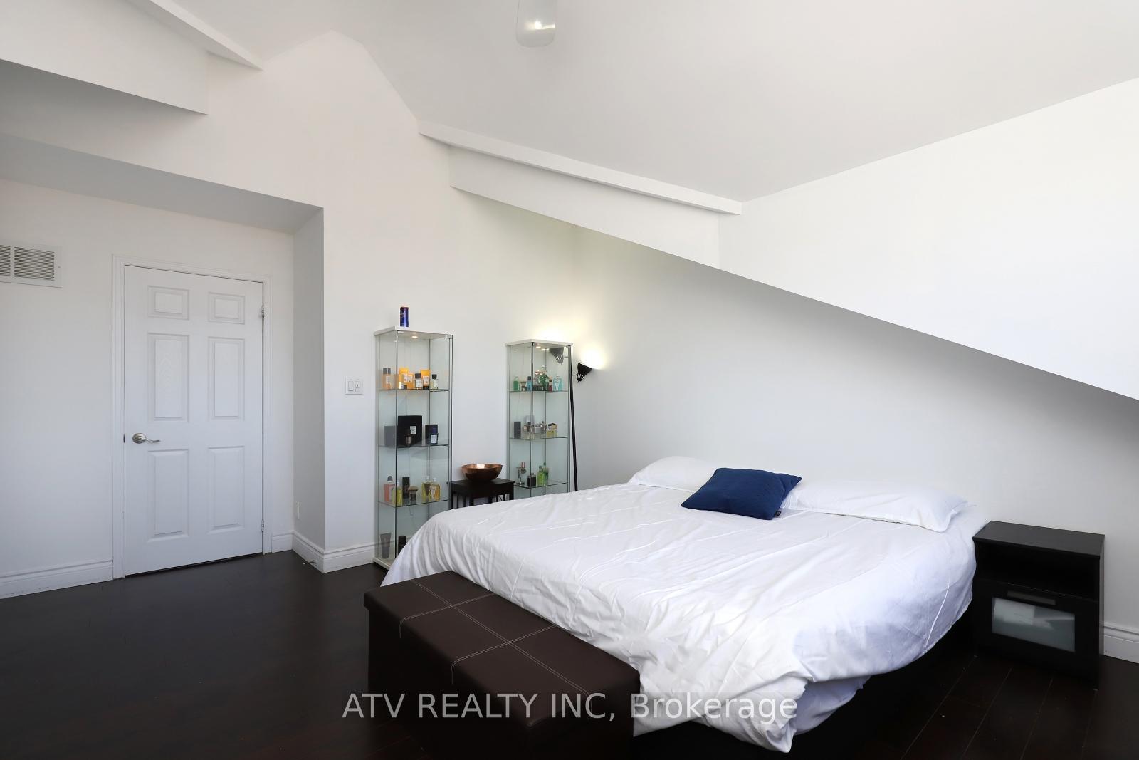 Photo 22 of 2523 Gerrard Street E, Toronto, East End-Danforth — HOMEH