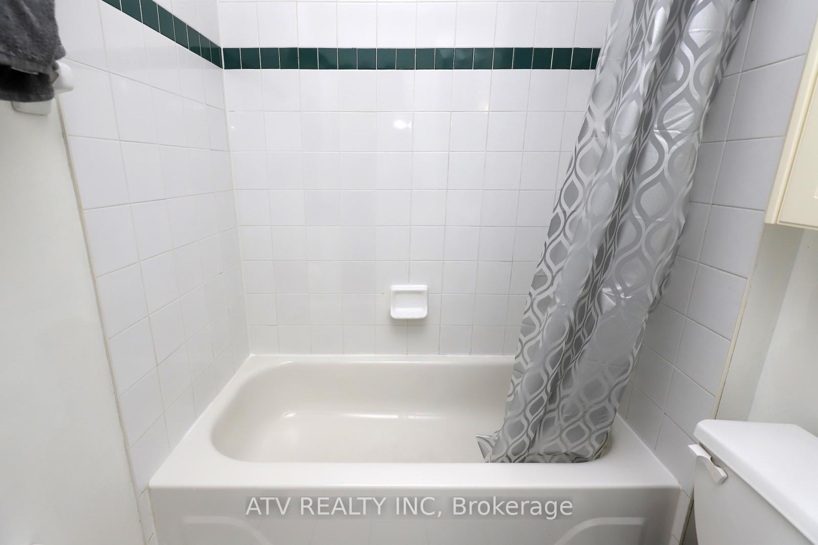 Photo 25 of 2523 Gerrard Street E, Toronto, East End-Danforth — HOMEH