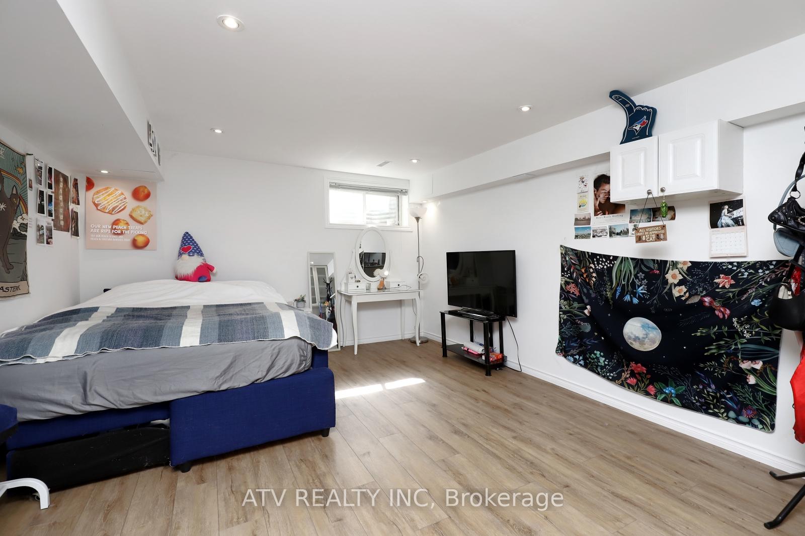 Photo 26 of 2523 Gerrard Street E, Toronto, East End-Danforth — HOMEH