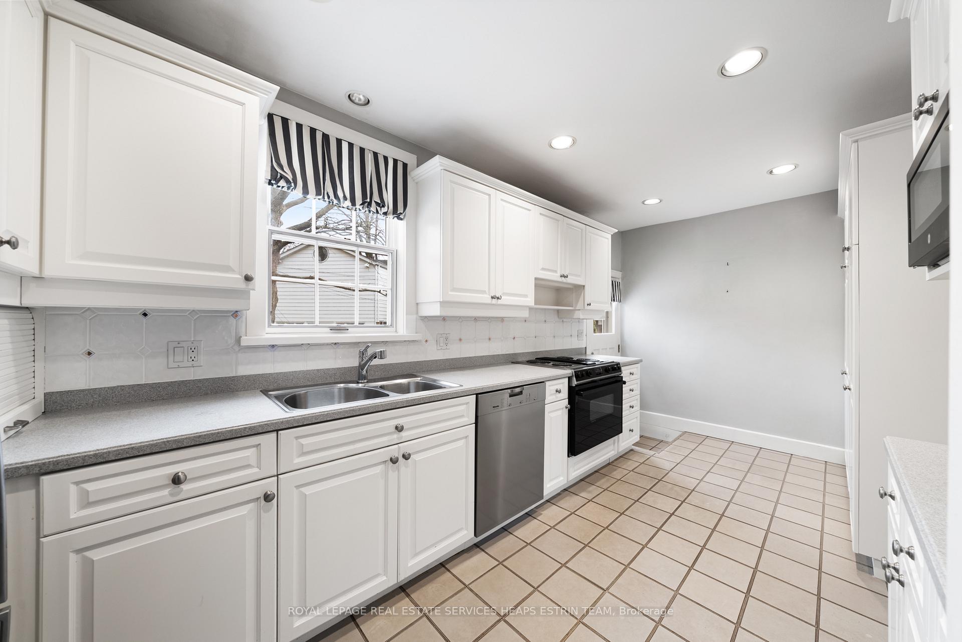 Photo 5 of 51 Hanna Road, Toronto, Leaside — HOMEH