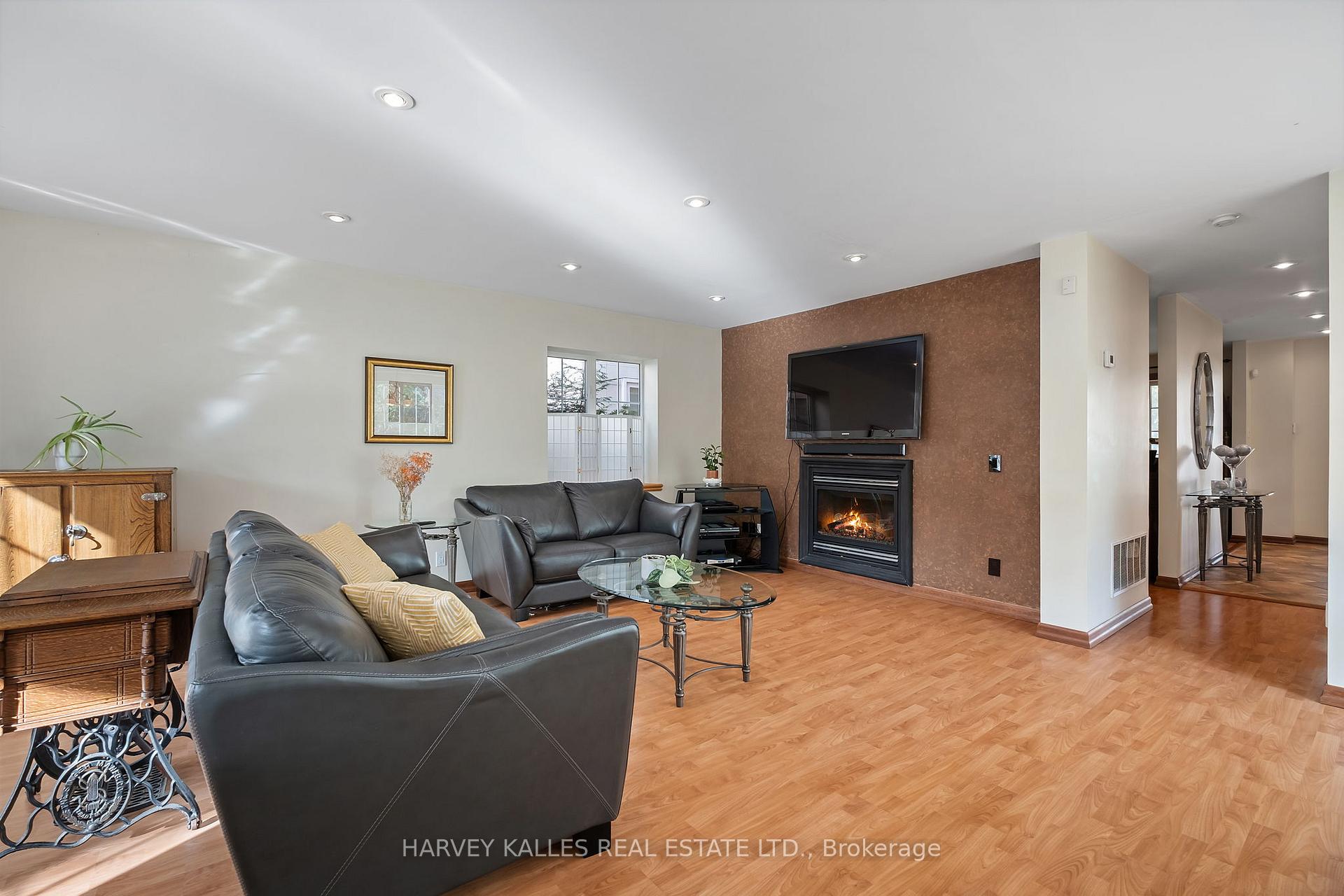 Photo 4 of 171 Parkhurst Boulevard, Toronto, Leaside — HOMEH