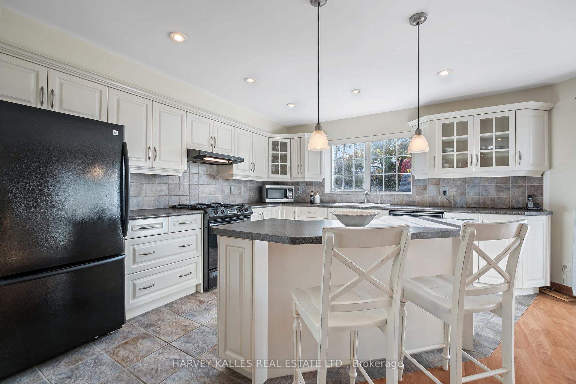 Photo 5 of 171 Parkhurst Boulevard, Toronto, Leaside — HOMEH