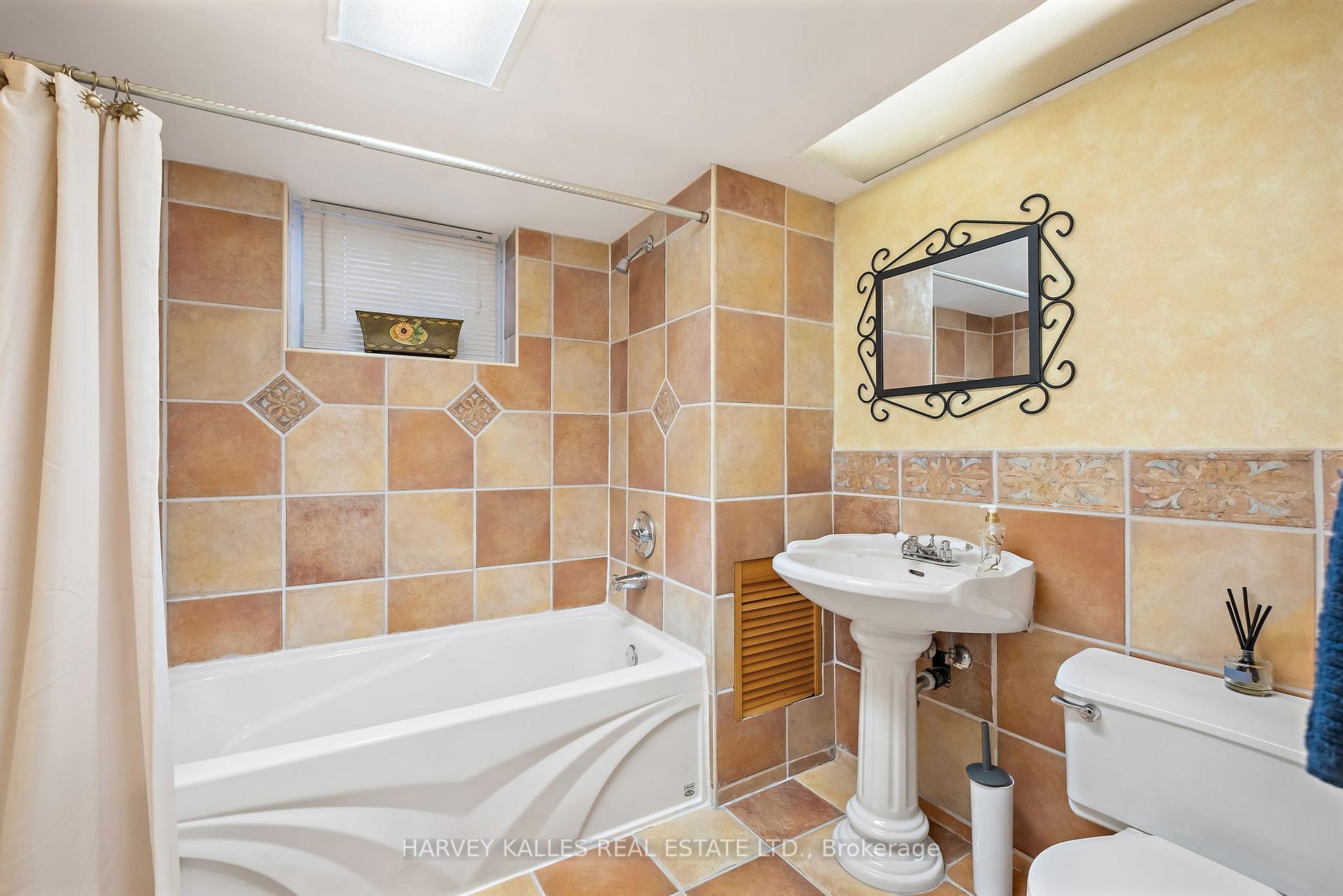 Photo 26 of 171 Parkhurst Boulevard, Toronto, Leaside — HOMEH
