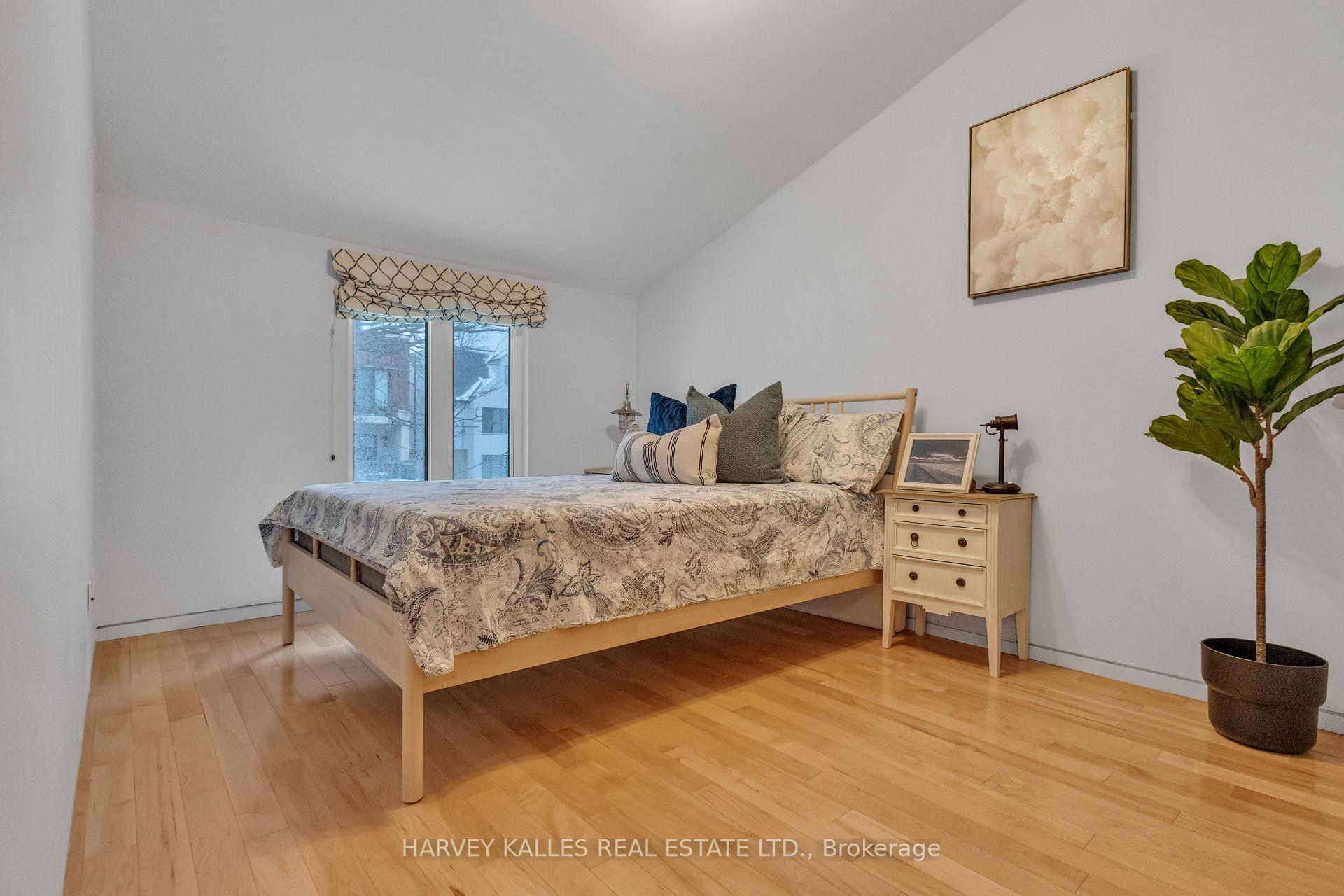 Photo 33 of 163 Belsize Drive, Toronto, Mount Pleasant West — HOMEH