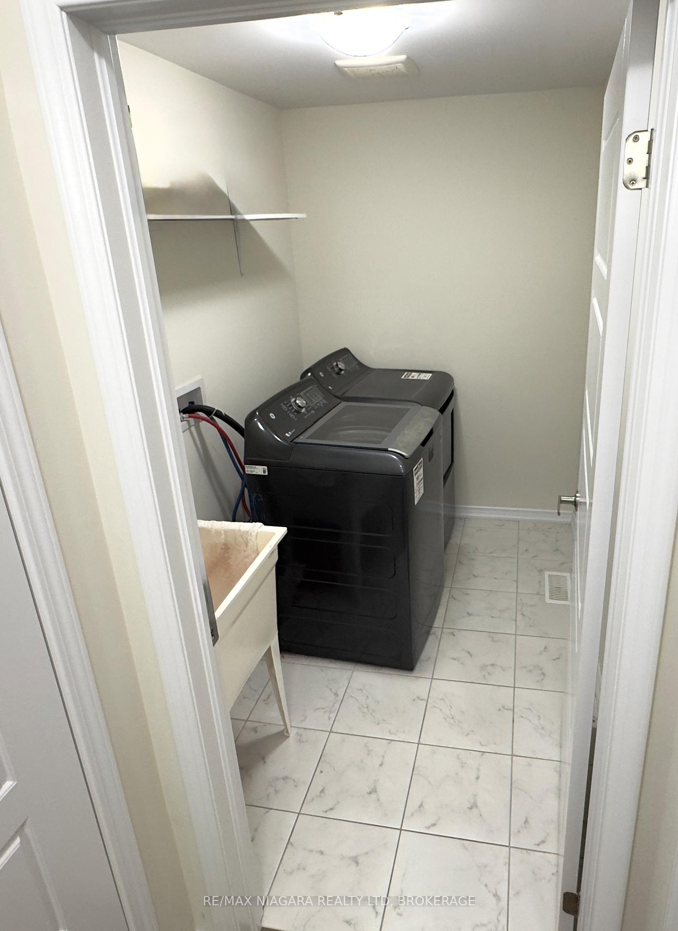 Photo 6 of 20 Legacy Lane, Thorold, Hurricane/Merrittville — HOMEH