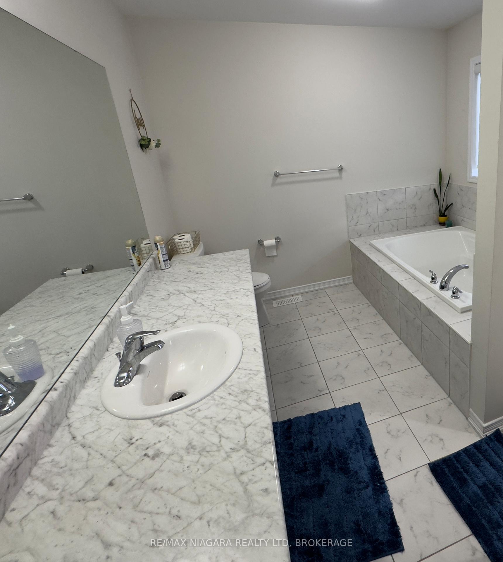 Photo 10 of 20 Legacy Lane, Thorold, Hurricane/Merrittville — HOMEH