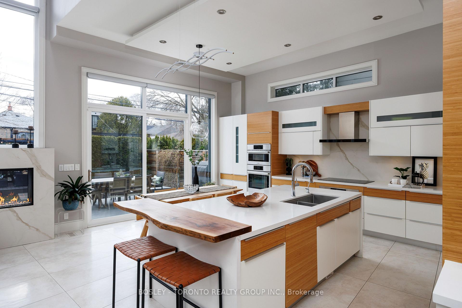 Photo 17 of 242 Sutherland Drive, Toronto, Leaside — HOMEH